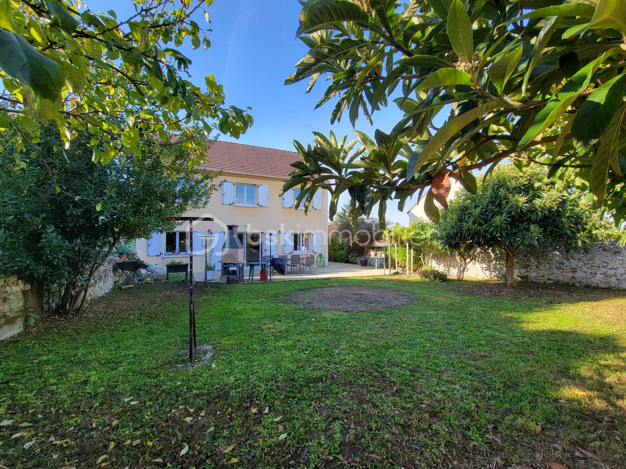 Pavillon de 168 m² - facade arrière arbre.jpg