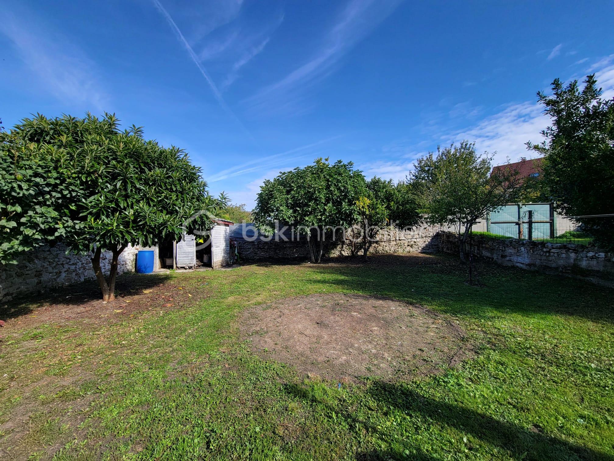 Pavillon de 168 m² - jardin arrière.jpg