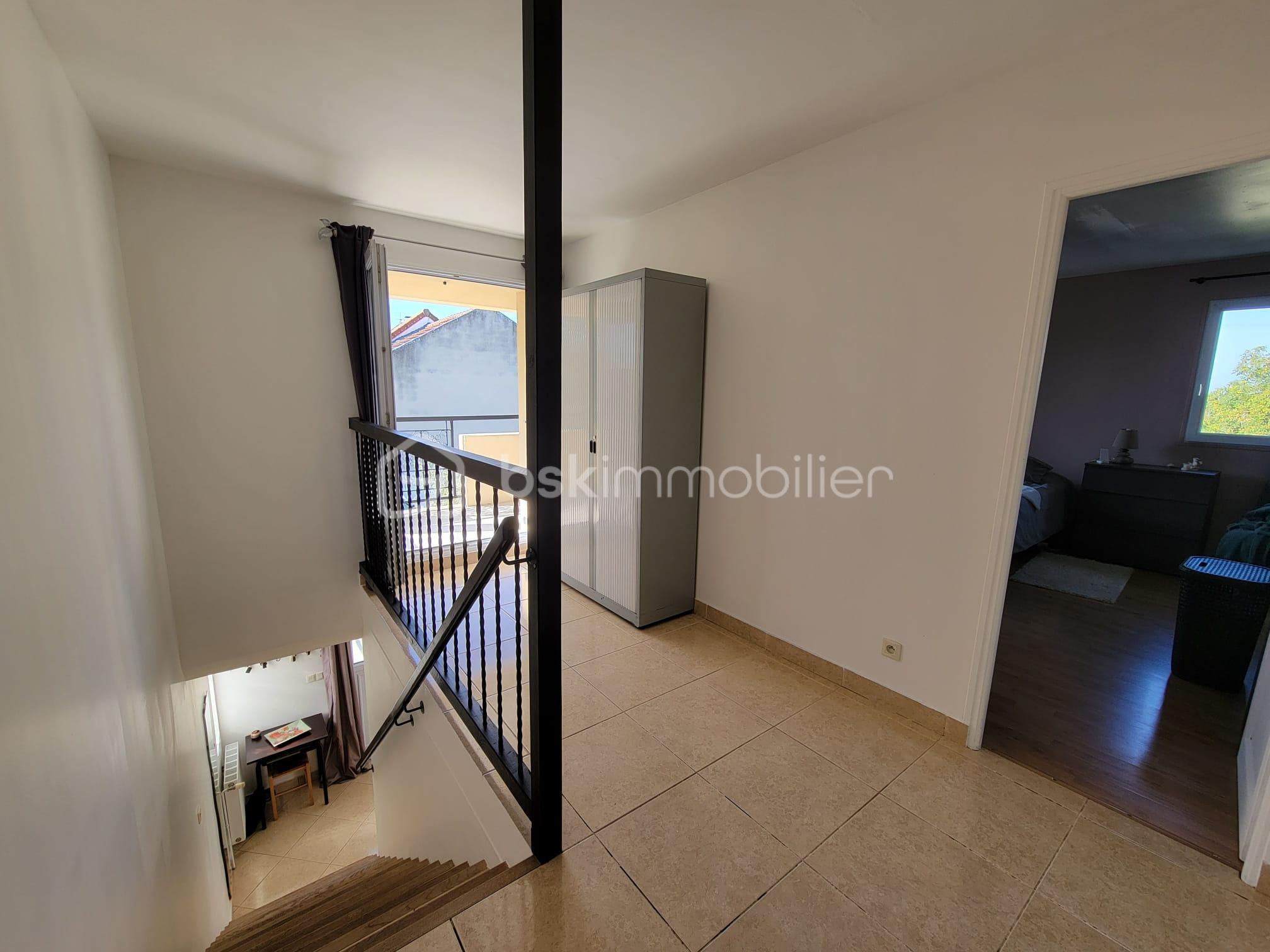 Pavillon de 168 m² - palier étage.jpg