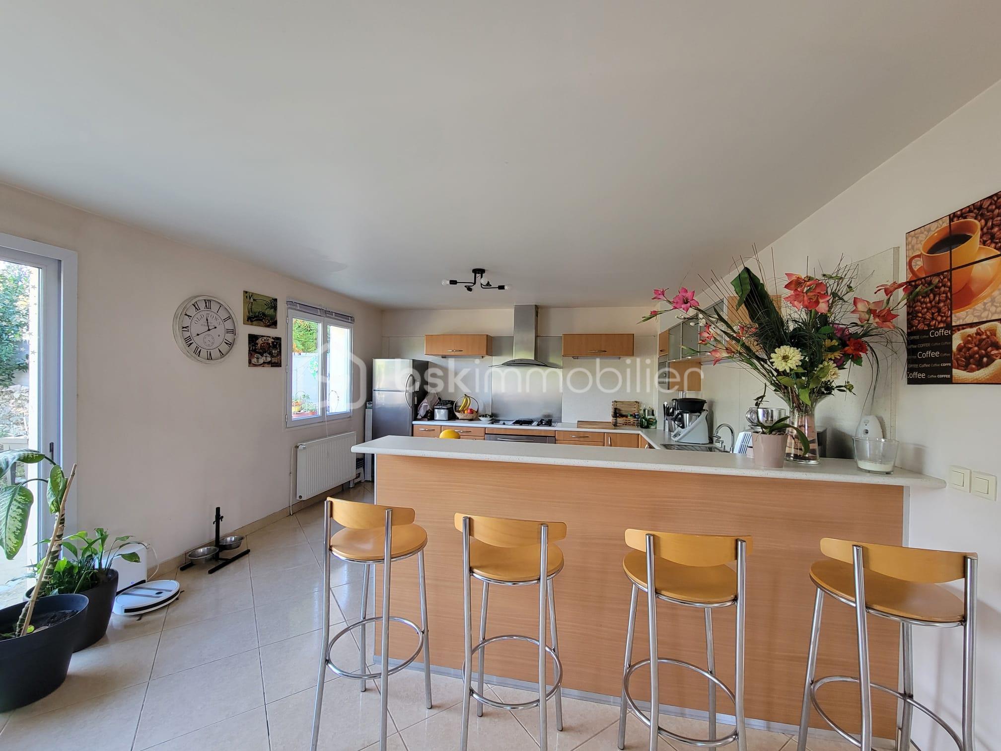 Pavillon de 168 m² - bar cuisine.jpg