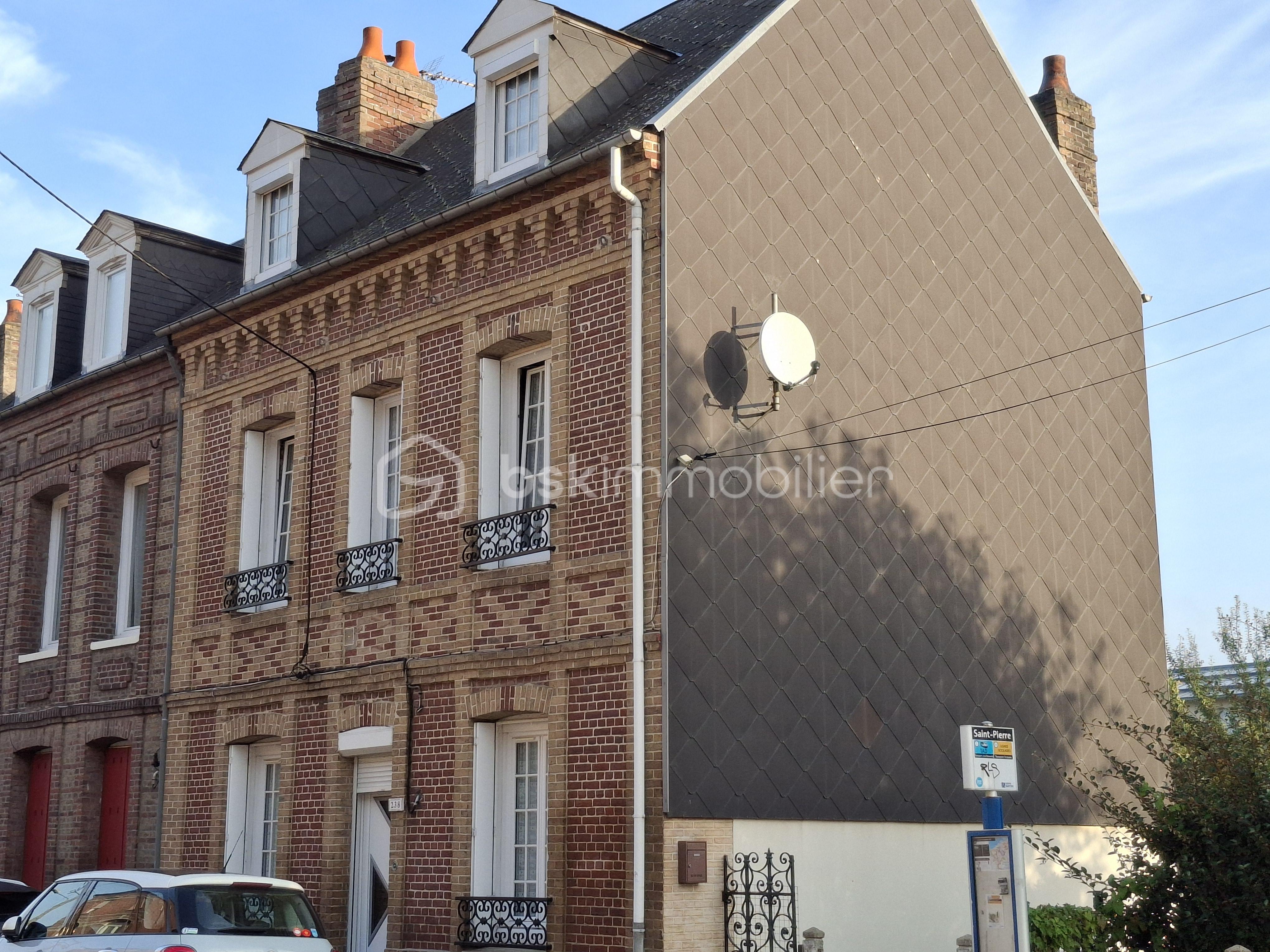 Maison de 111 m² - façade rue angle paysage.jpg