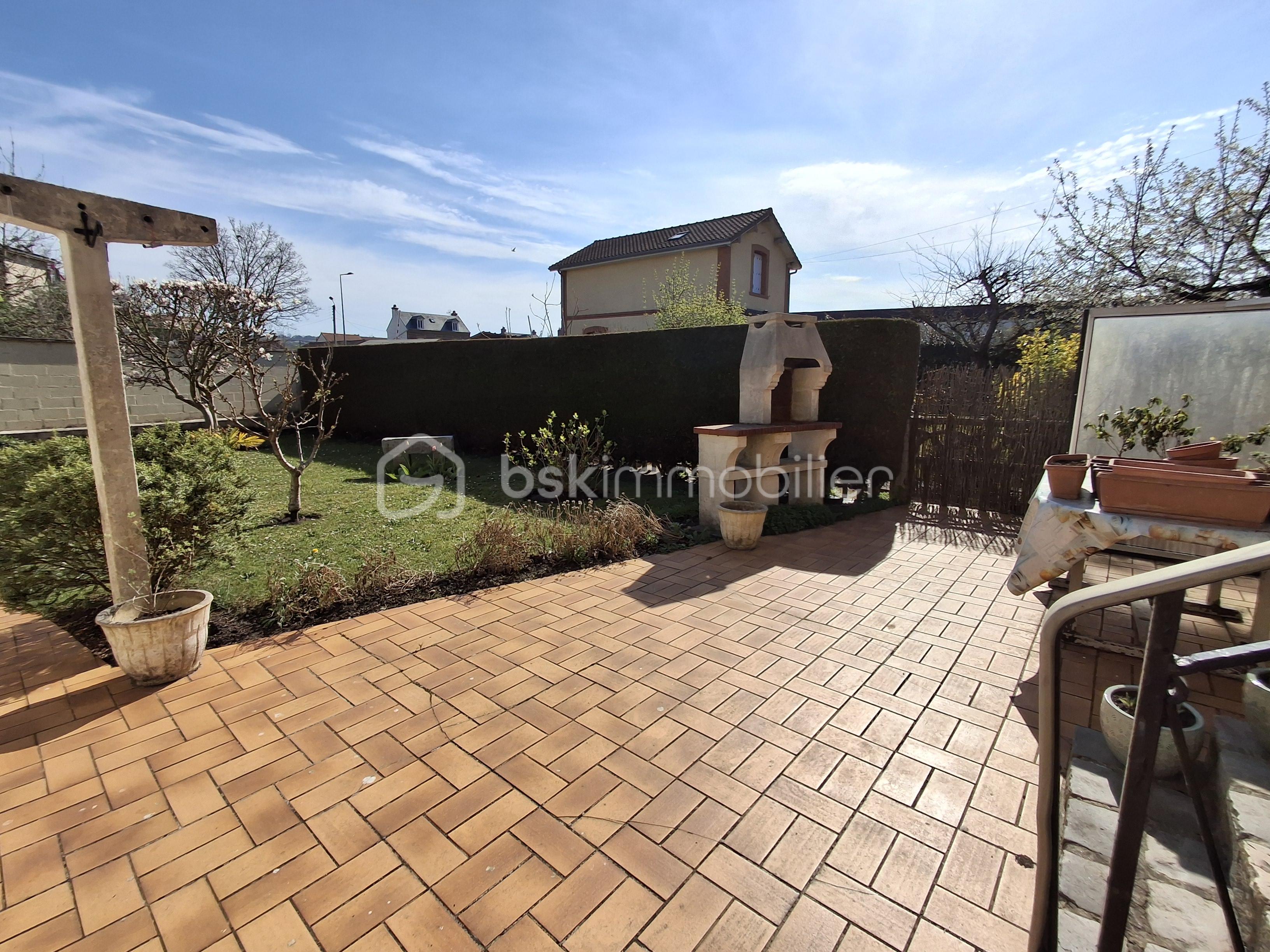 Maison de 111 m² - terrasse arrière paysage soleil.jpg