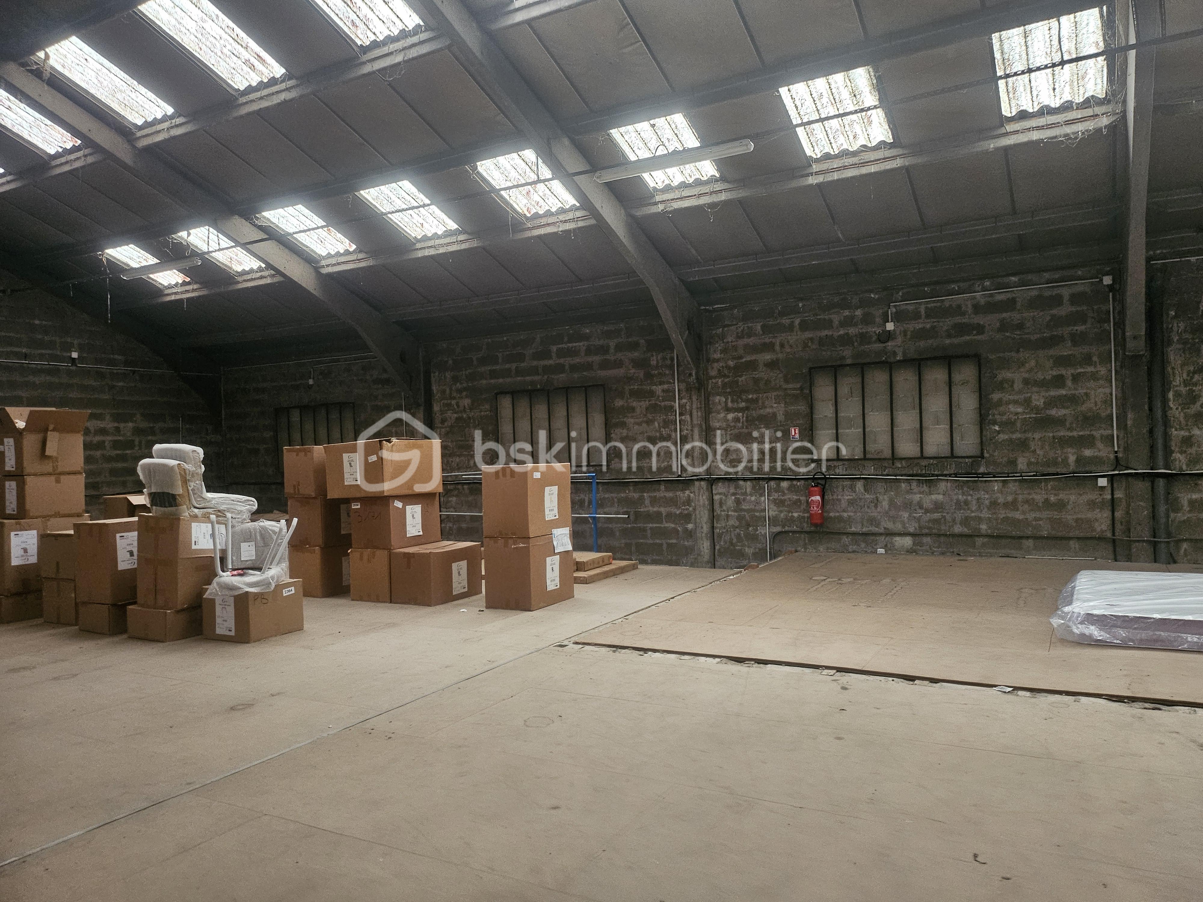 Local d activites de 1 930 m² - 20251108_153627.jpg