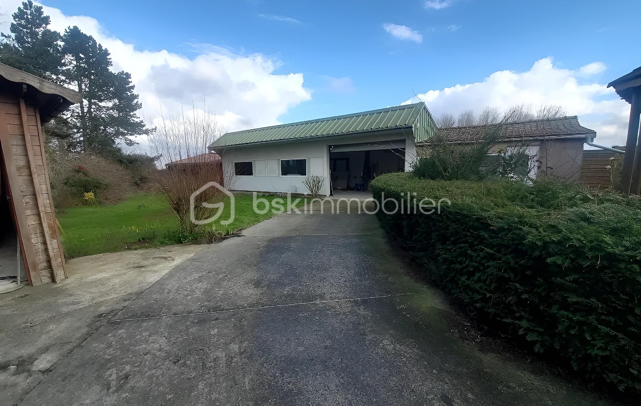 Propriete de 200 m² - DUISANS JF EXT OK VUE HANGAR FACE.jpg