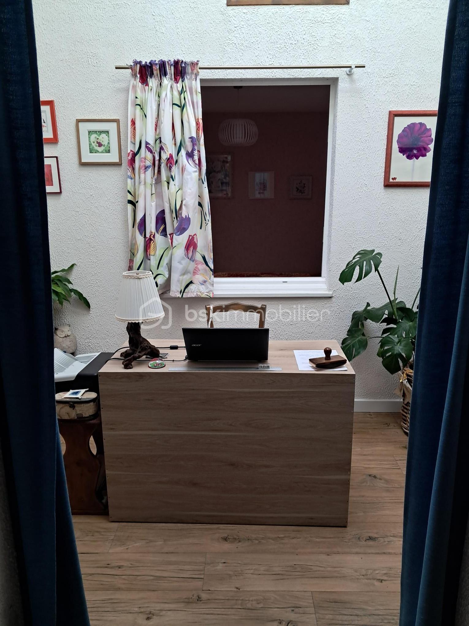 bureau.jpg