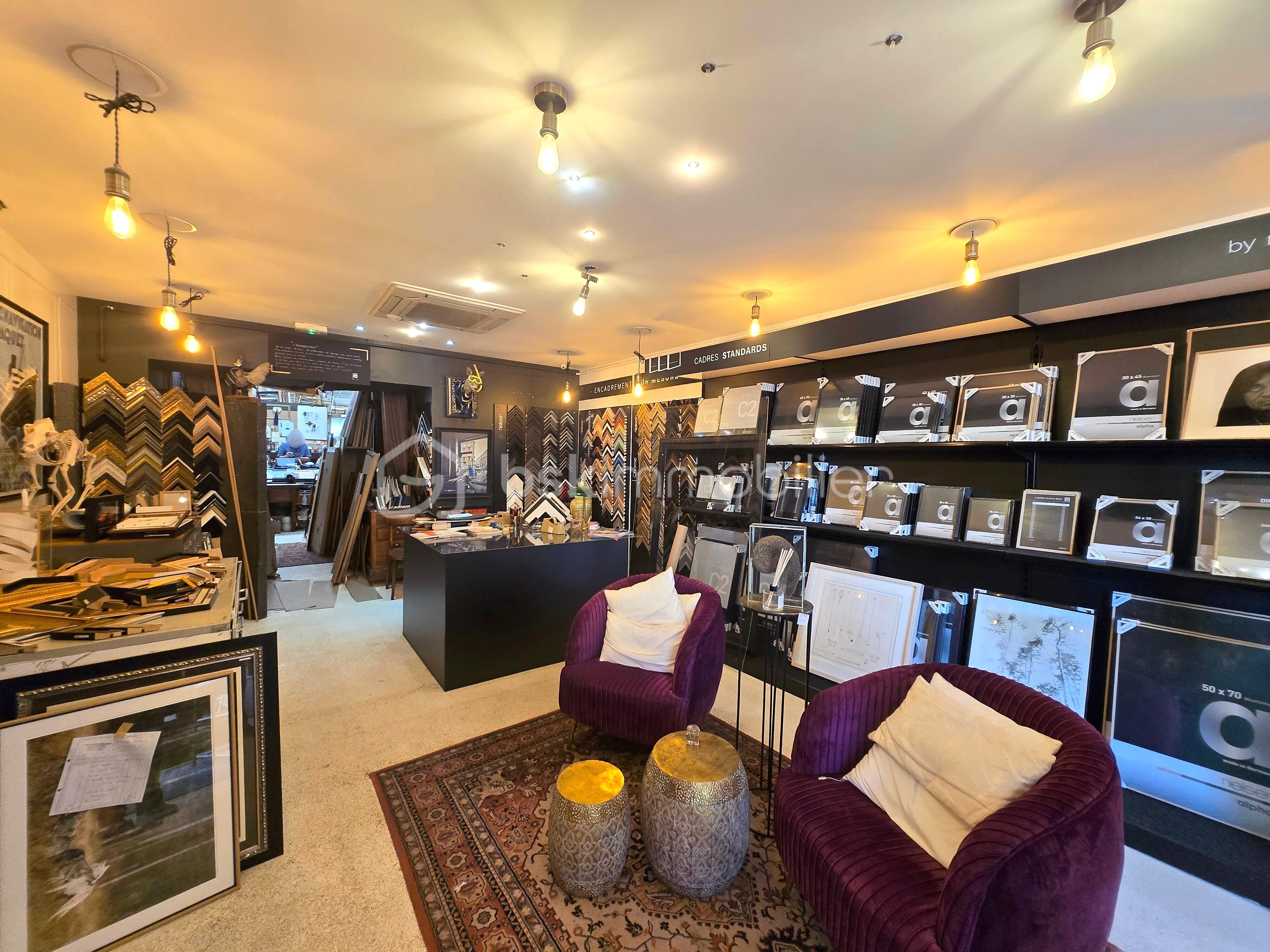 4 espace vente vue bureau.jpg