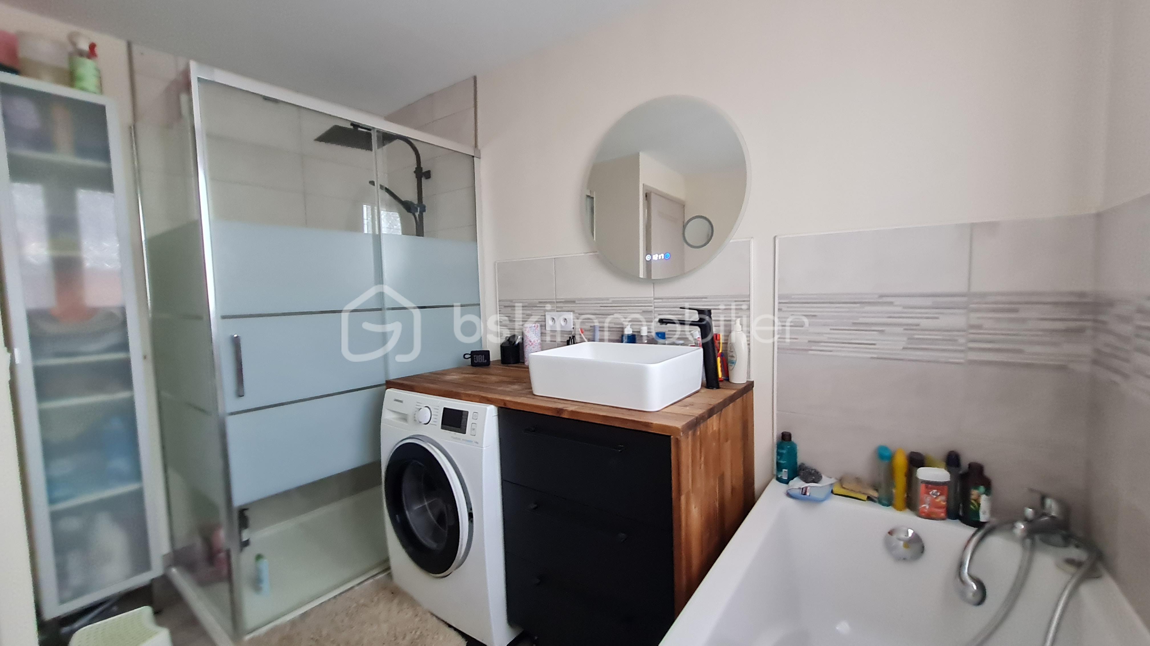 Maison traditionnelle de 105 m² - salle de bains.jpg