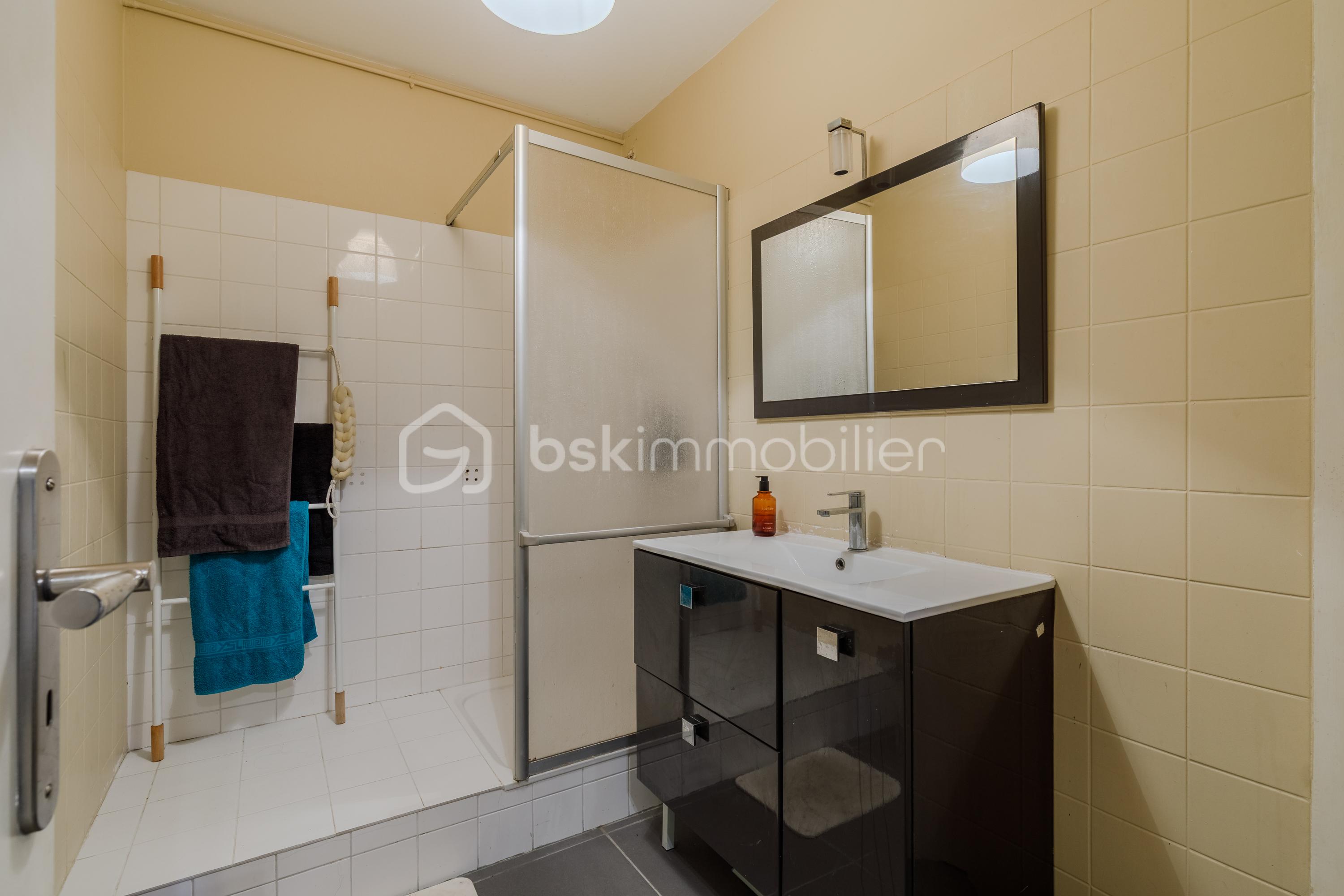 Appartement de 76,13 m² - Cazeneuve_lyon_salle d'eau.jpg