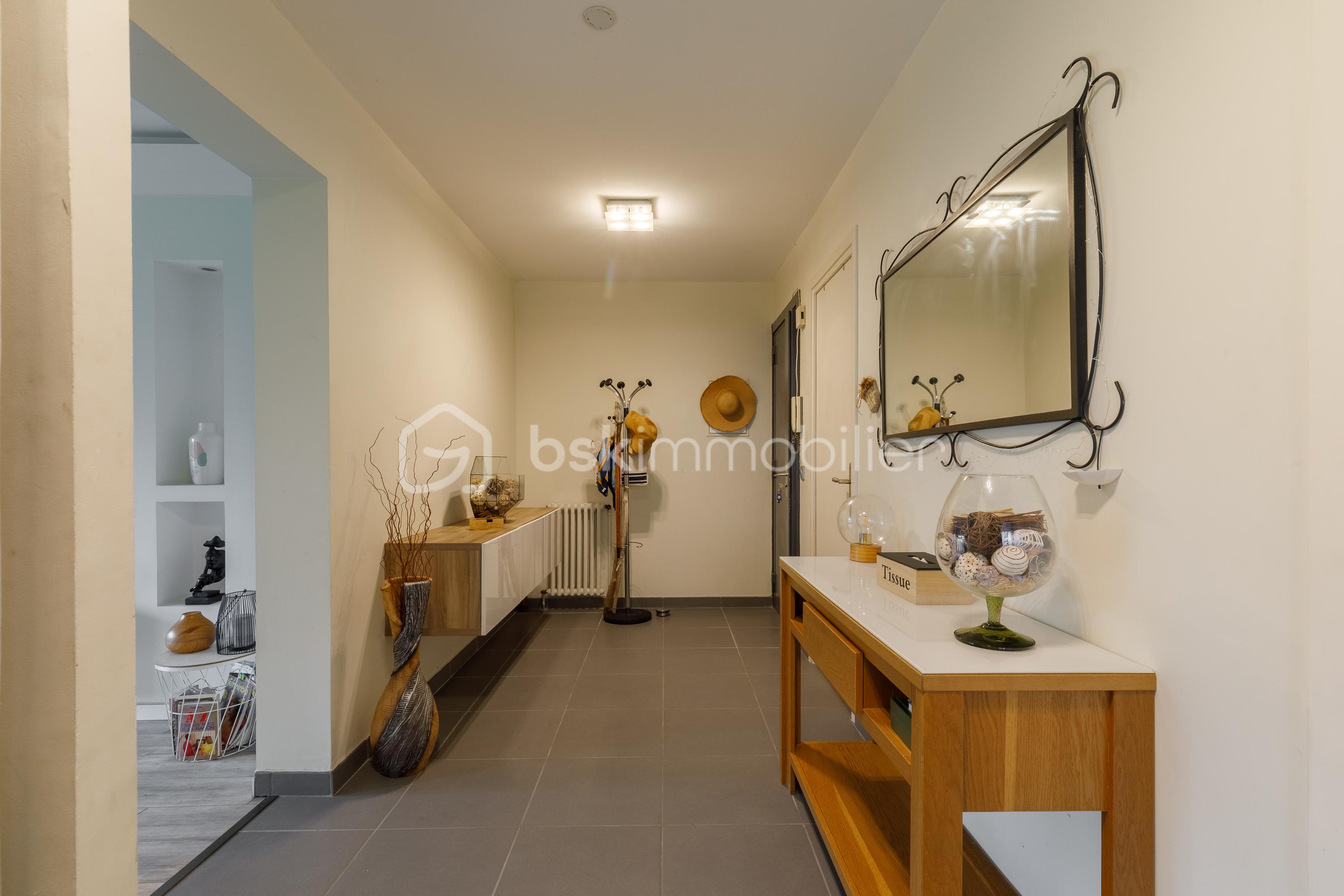 Appartement de 76,13 m² - Cazeneuve_lyon_entrée.jpg