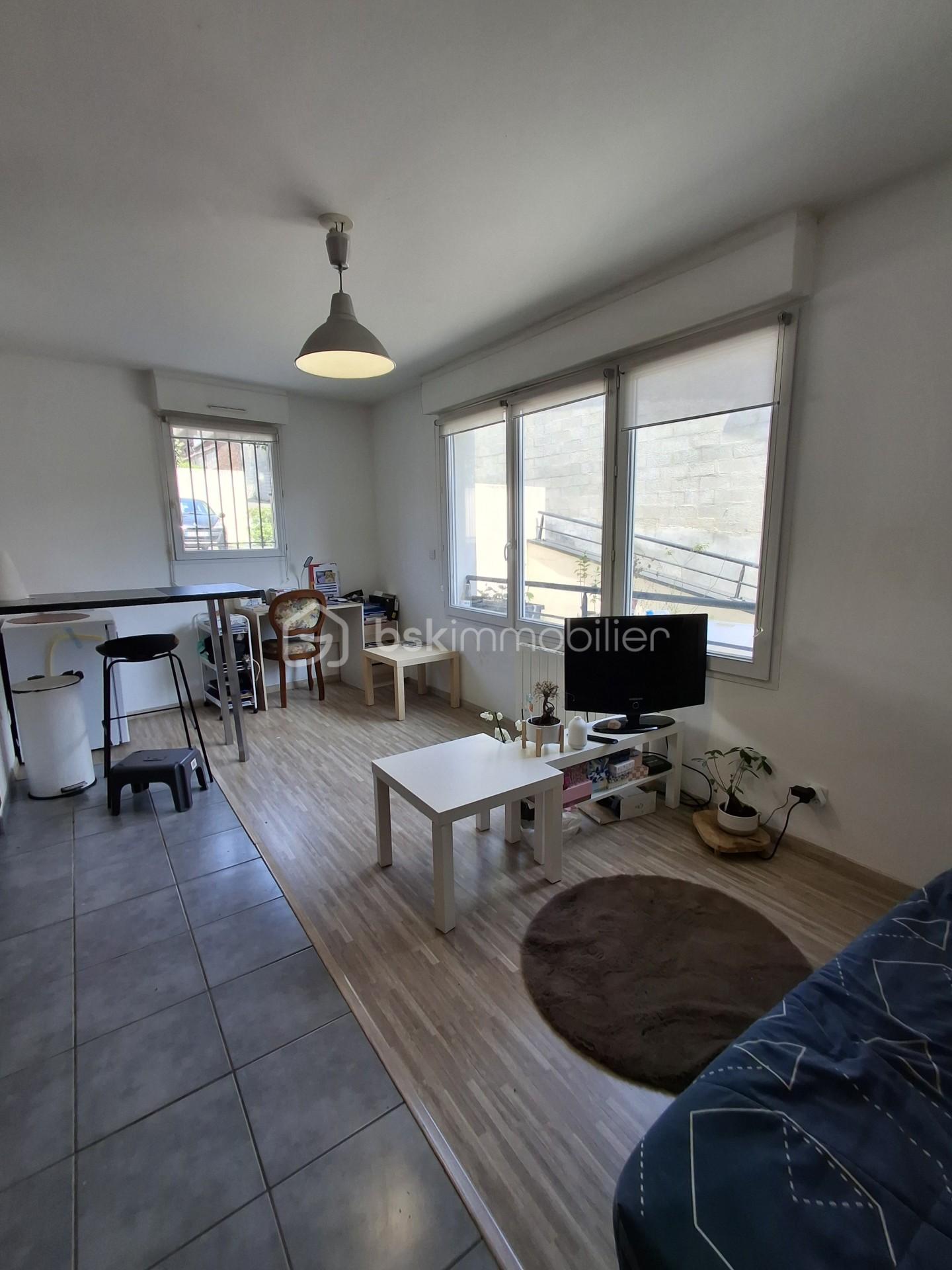 Appartement de 37 m² - pièce de vie portrait CL.jpg