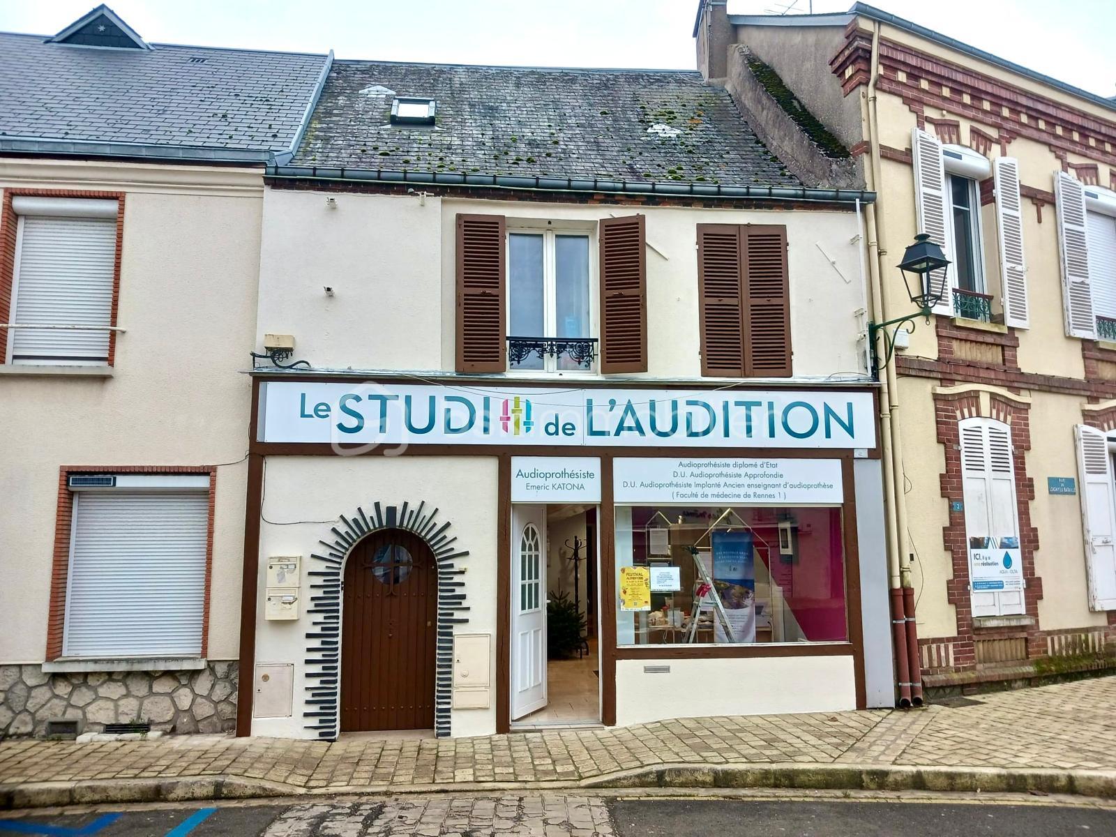 Immeuble mixte de 140 m² - WhatsApp Image 2025-10-26 à 13.56.18_469d2ca0.jpg