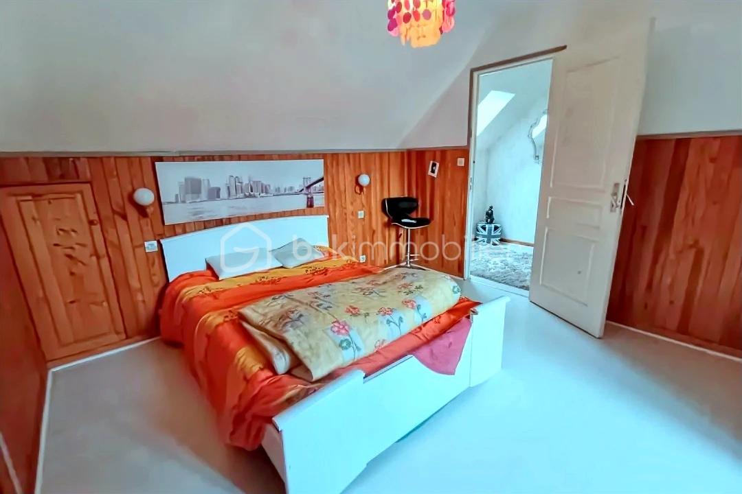 Maison de 150 m² - hoqi-9e1b9486c3e84fd89d124f7d45a18ecb.jpg