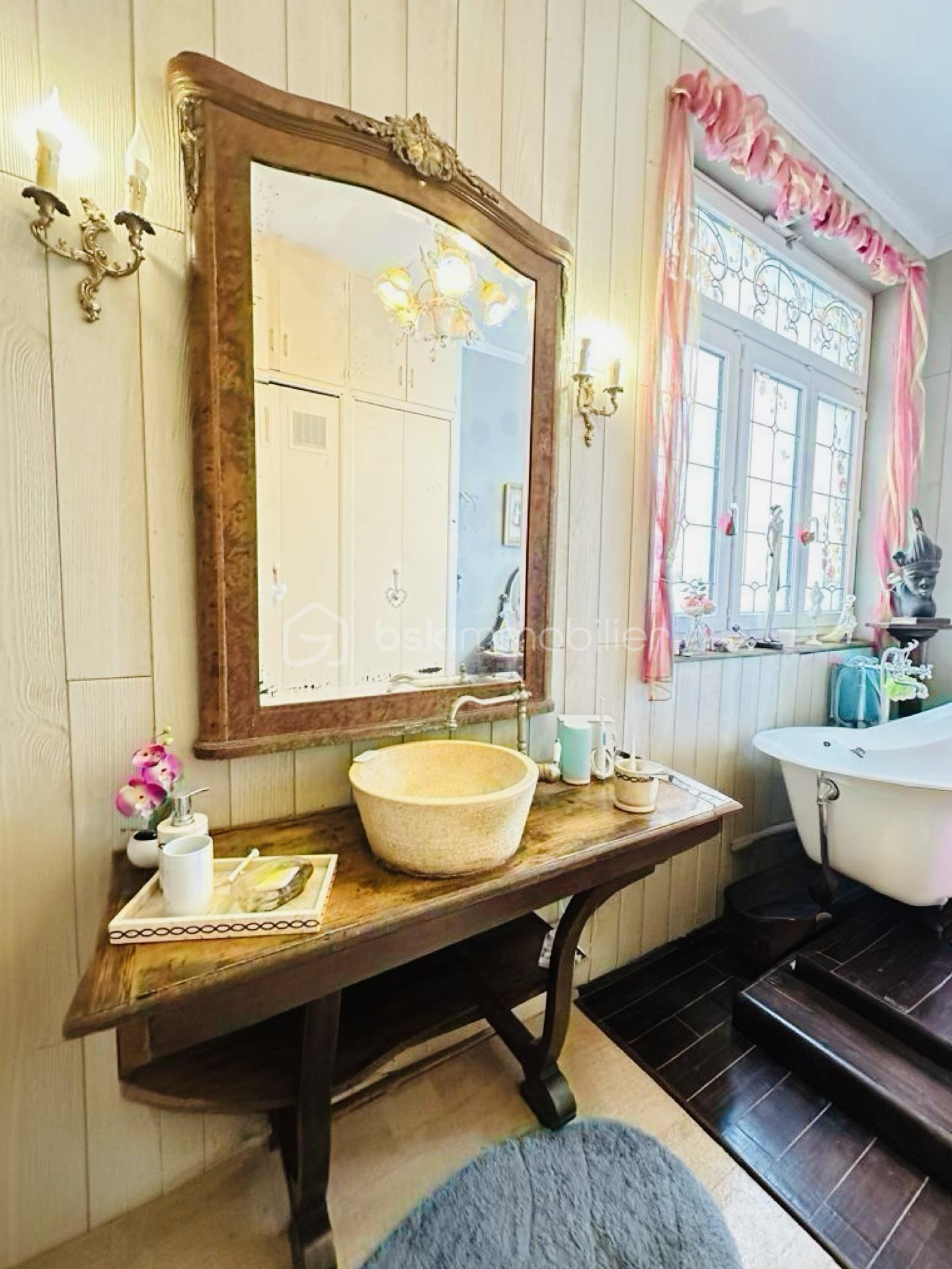 Appartement de 176,83 m² - Salle de bain 2.png