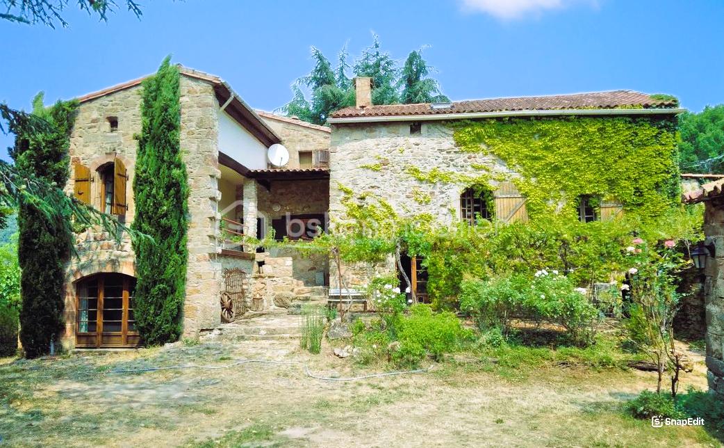 Maison en pierre de 250 m² - snapedit_1760357946763.png