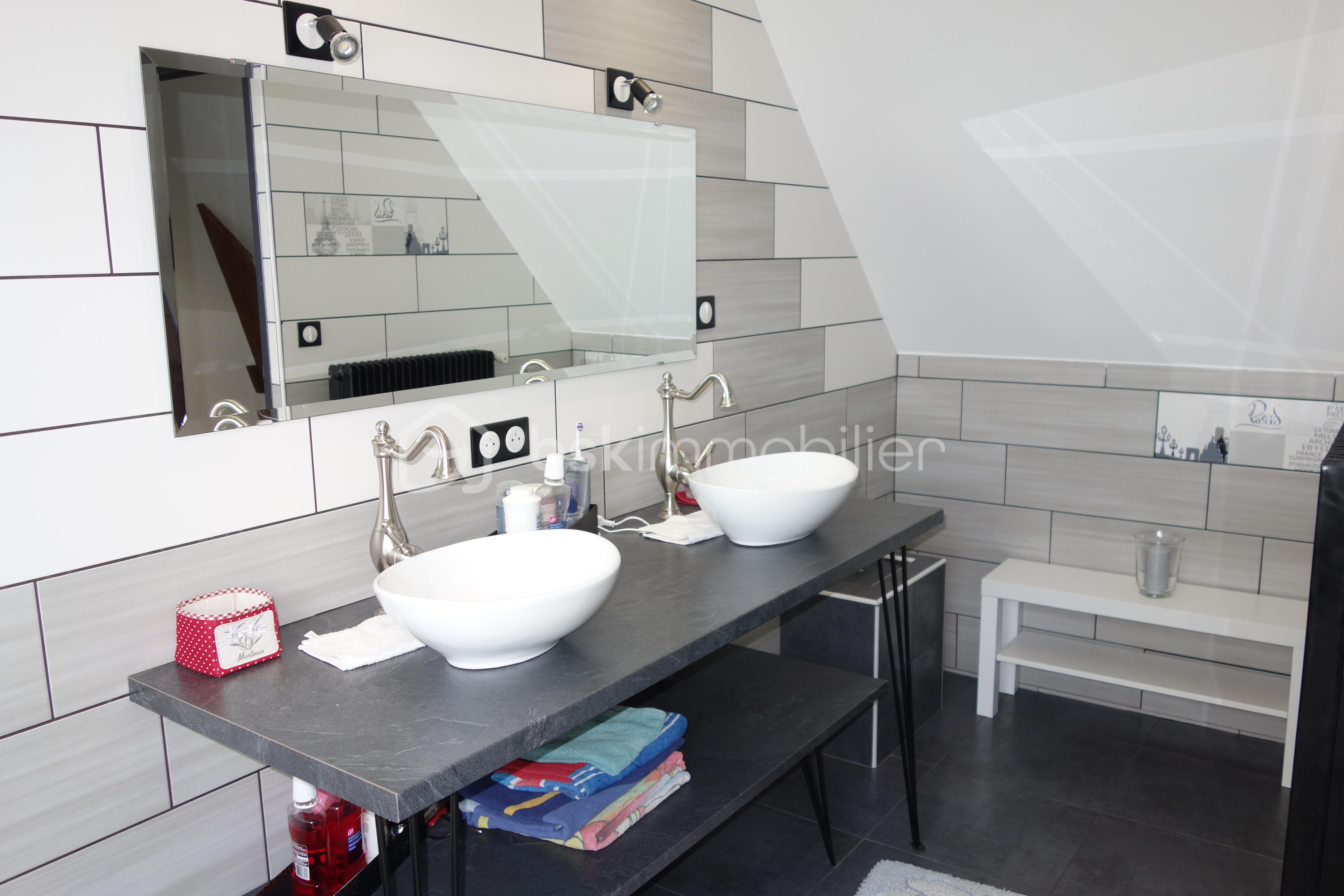 Maison longere de 162 m² - BAZIN SDB 1 ETAGE.JPG