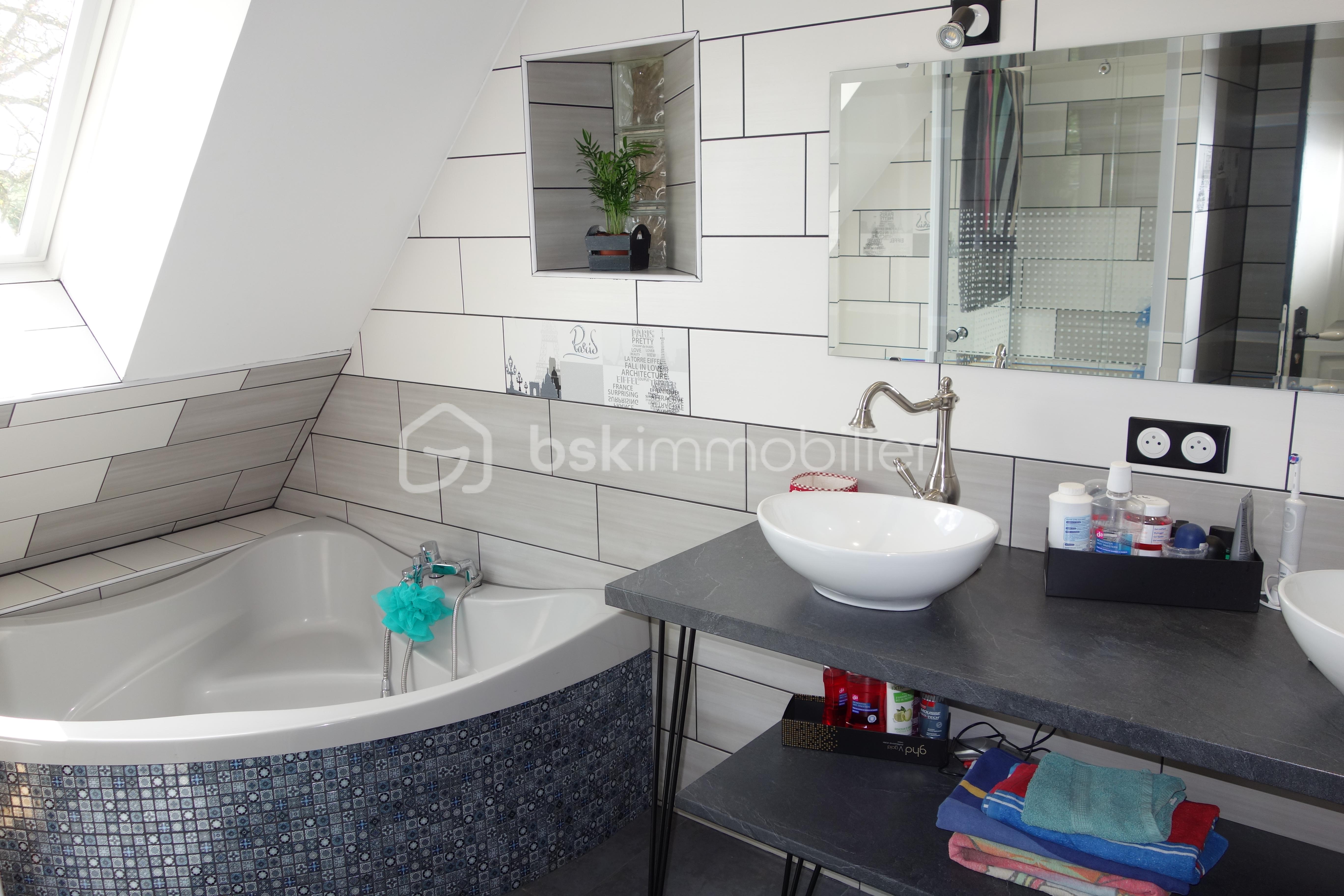 Maison longere de 162 m² - BAZIN SDB 3 ETAGE.JPG