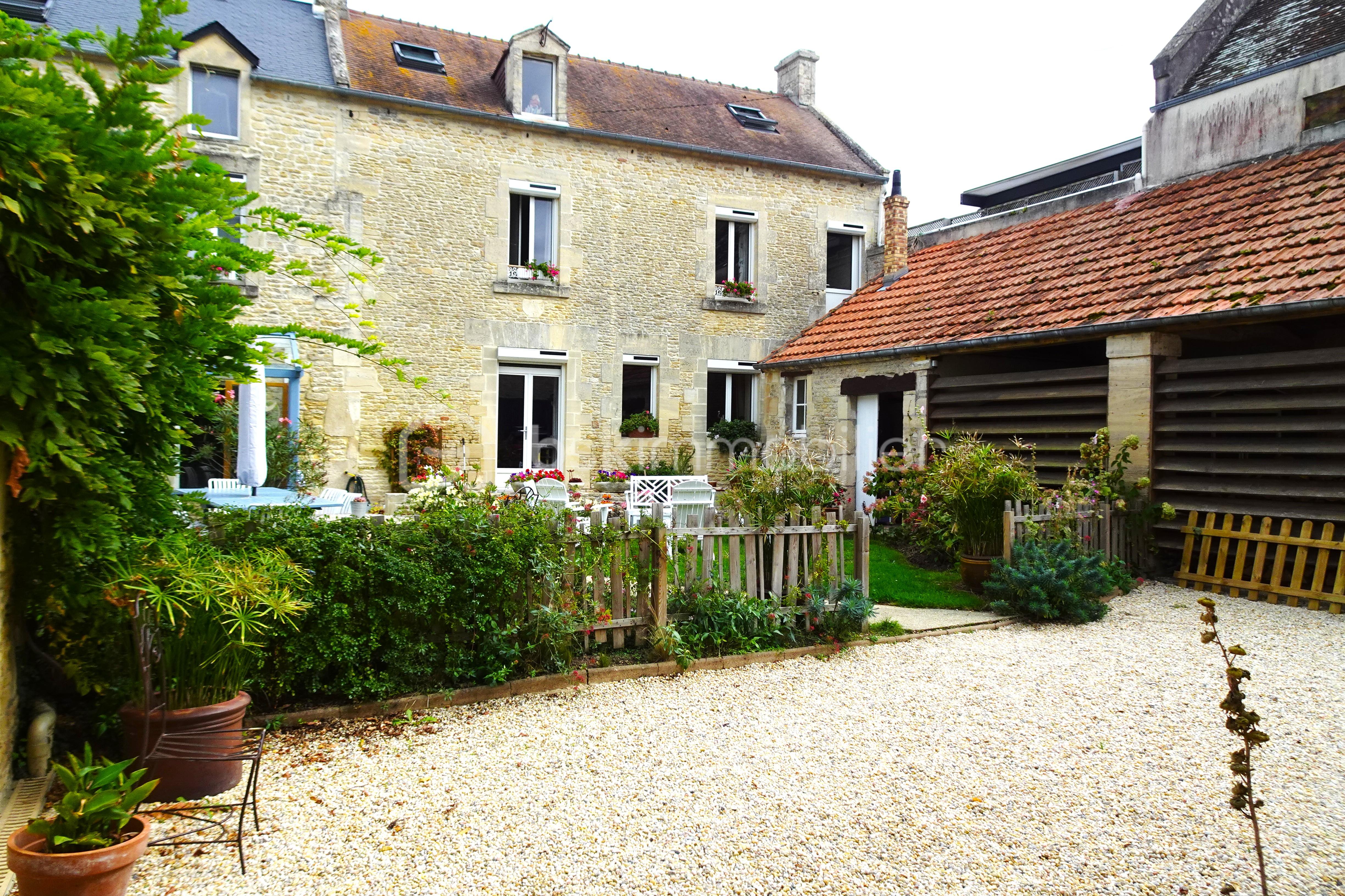 Maison 8 pièces 245 m² · à Bernieres-sur-Mer · 244,5 m² · 840 000 €