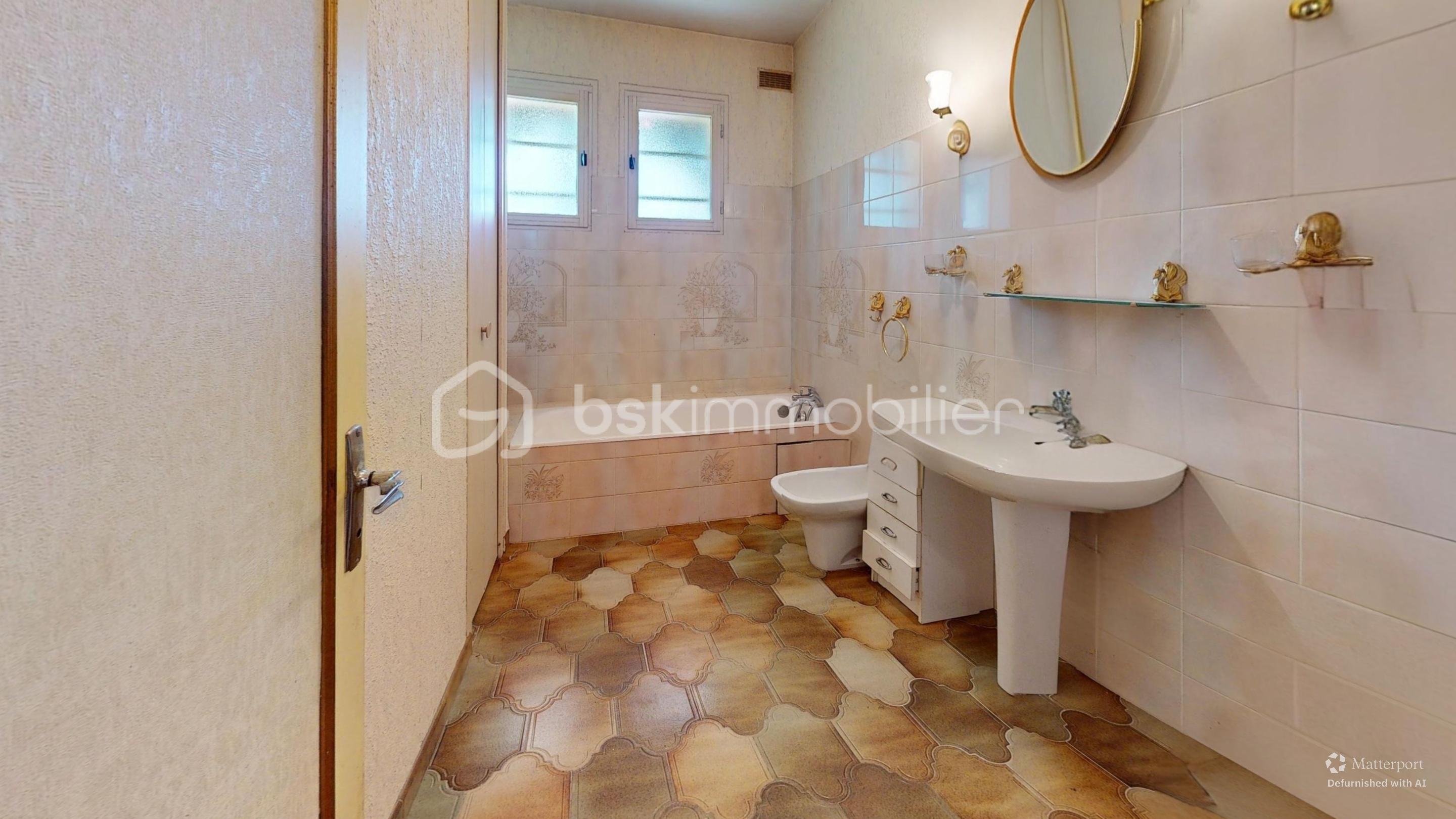 Bathroom-Defurnished (1).jpg