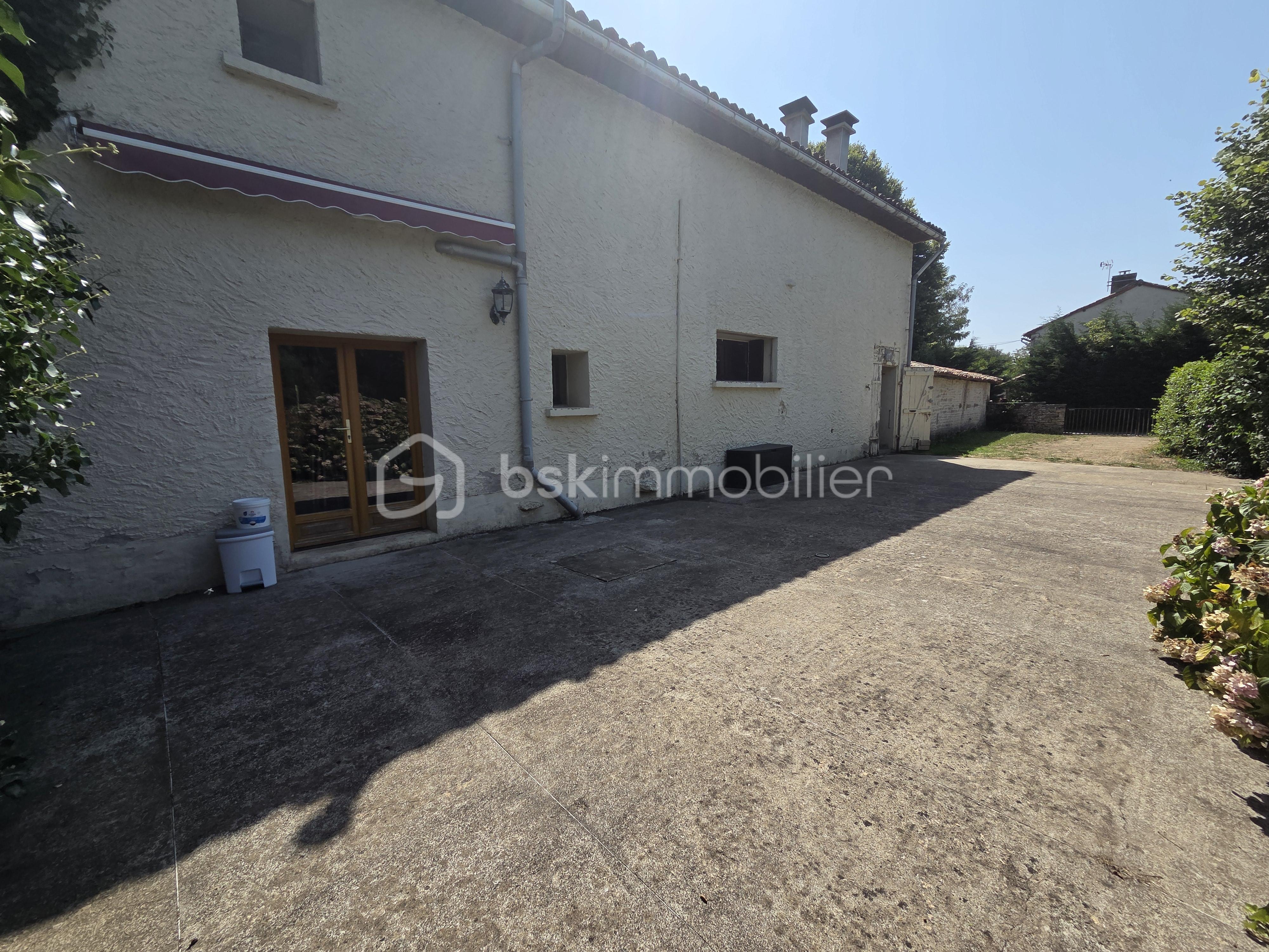 Maison ancienne de 220 m² - terrasse 1.jpg