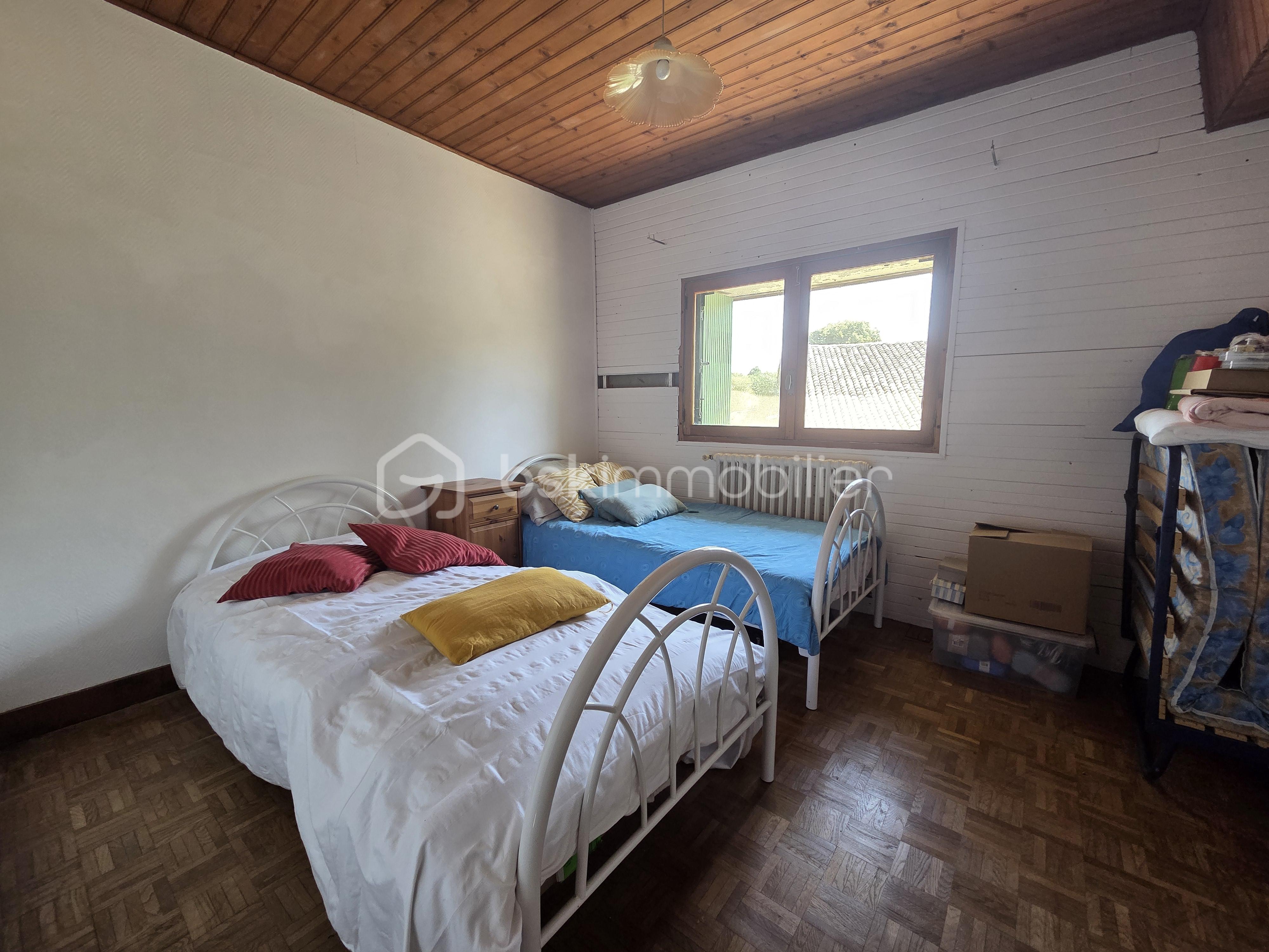 Maison ancienne de 220 m² - chambre 4.jpg