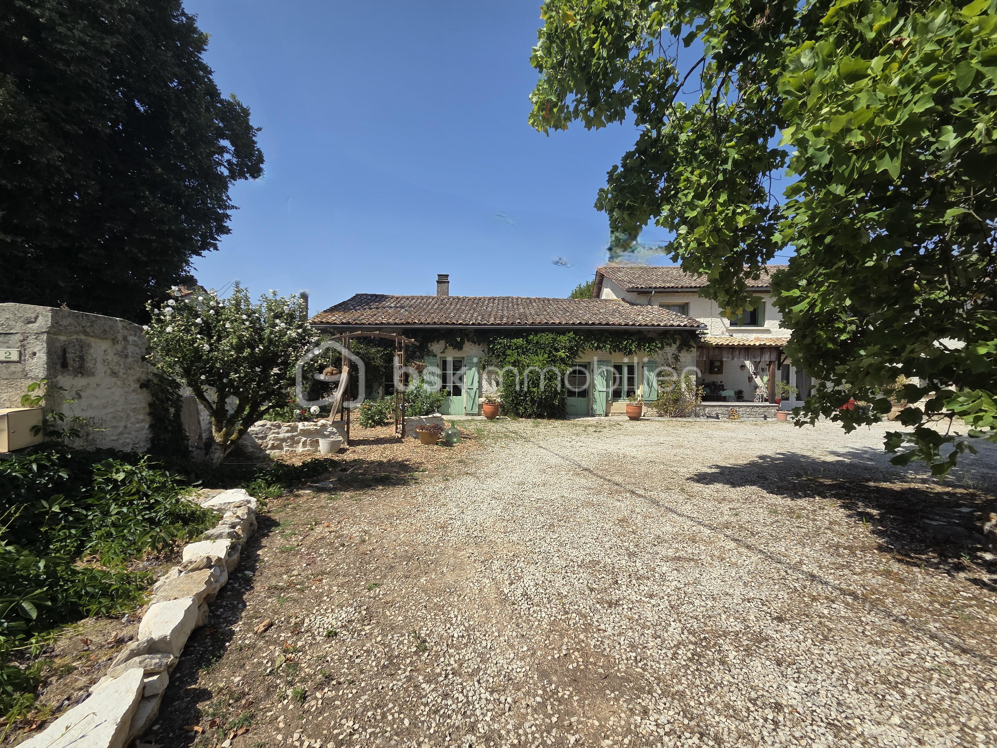 Maison ancienne de 220 m² - facade 1.jpg