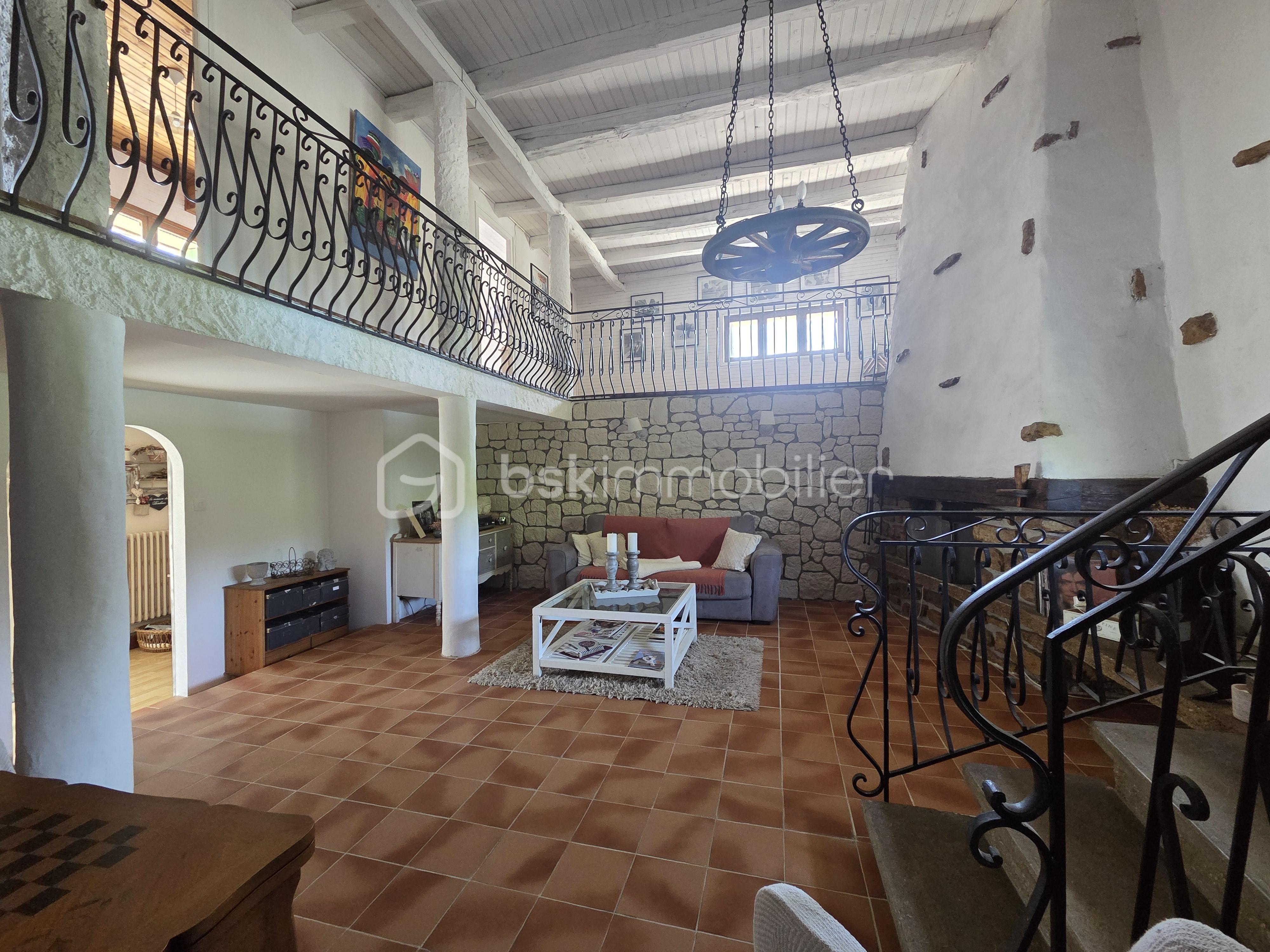 Maison ancienne de 220 m² - salon.jpg