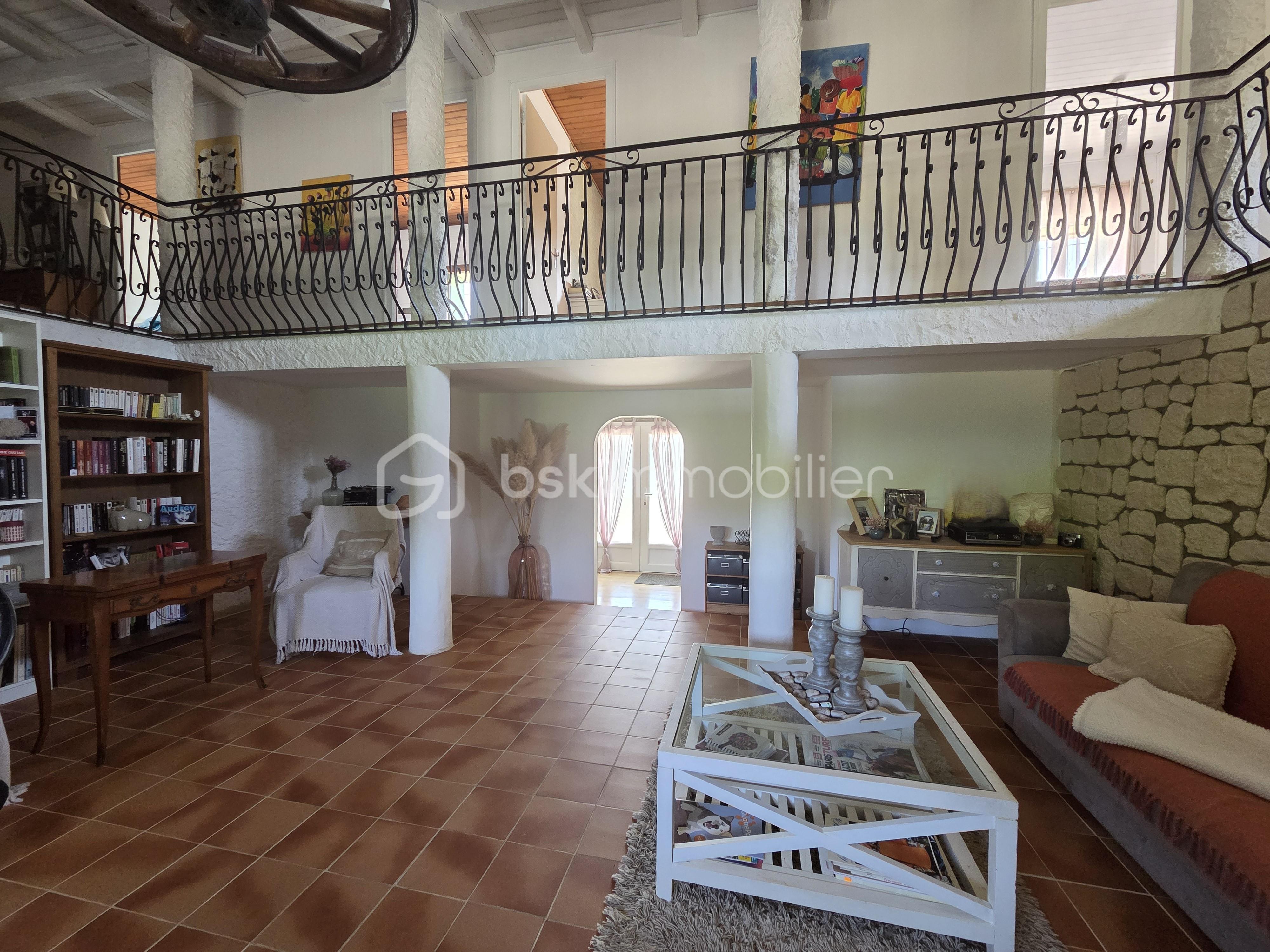 Maison ancienne de 220 m² - salon 1.jpg