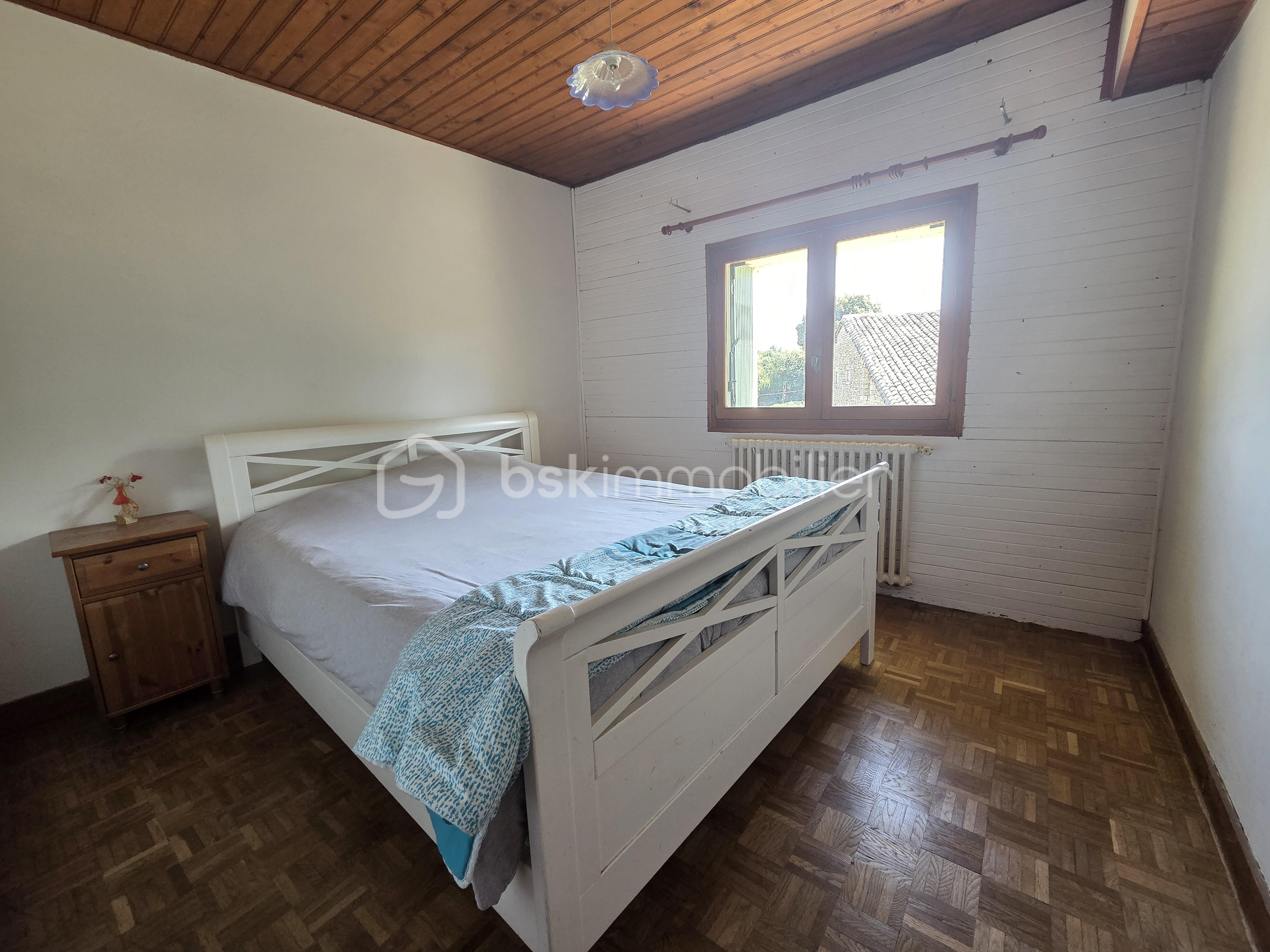 Maison ancienne de 220 m² - chambre 2.jpg