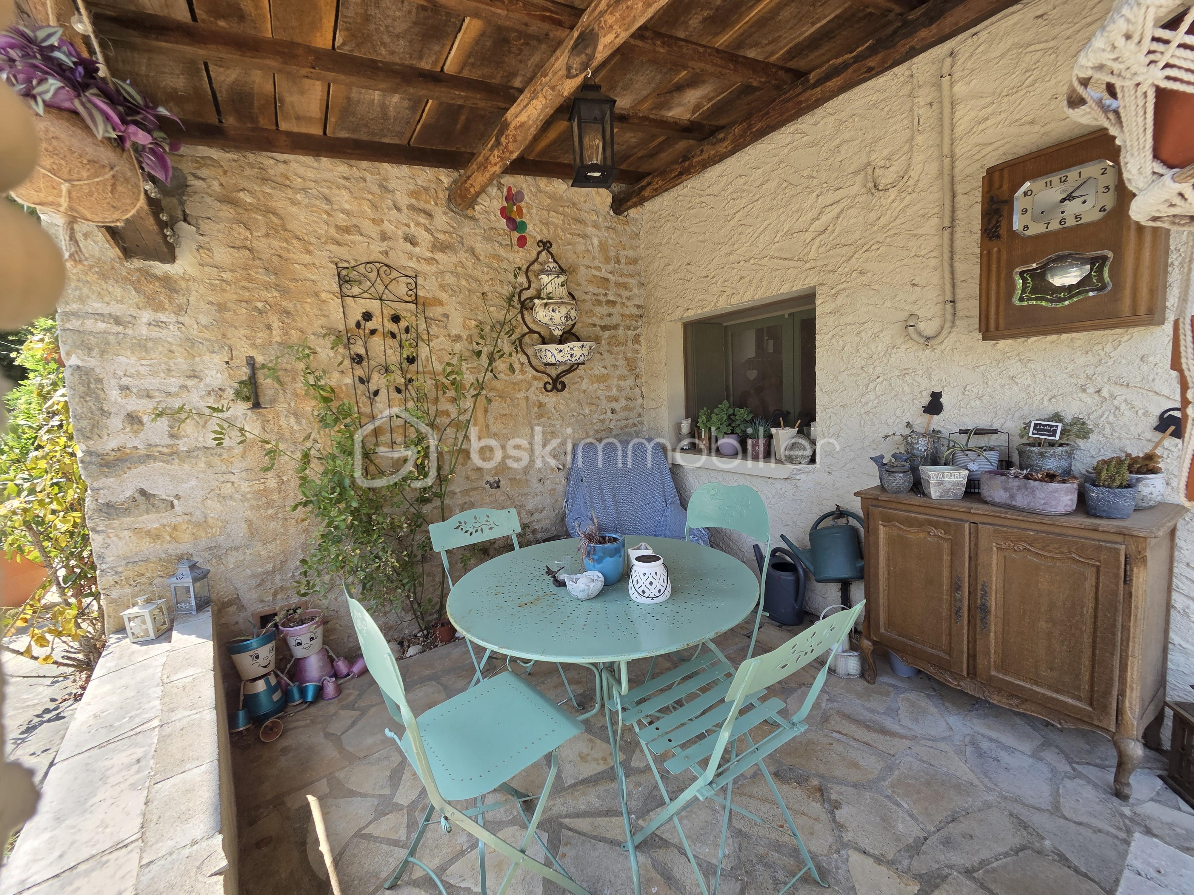 Maison ancienne de 220 m² - patio 1.jpg