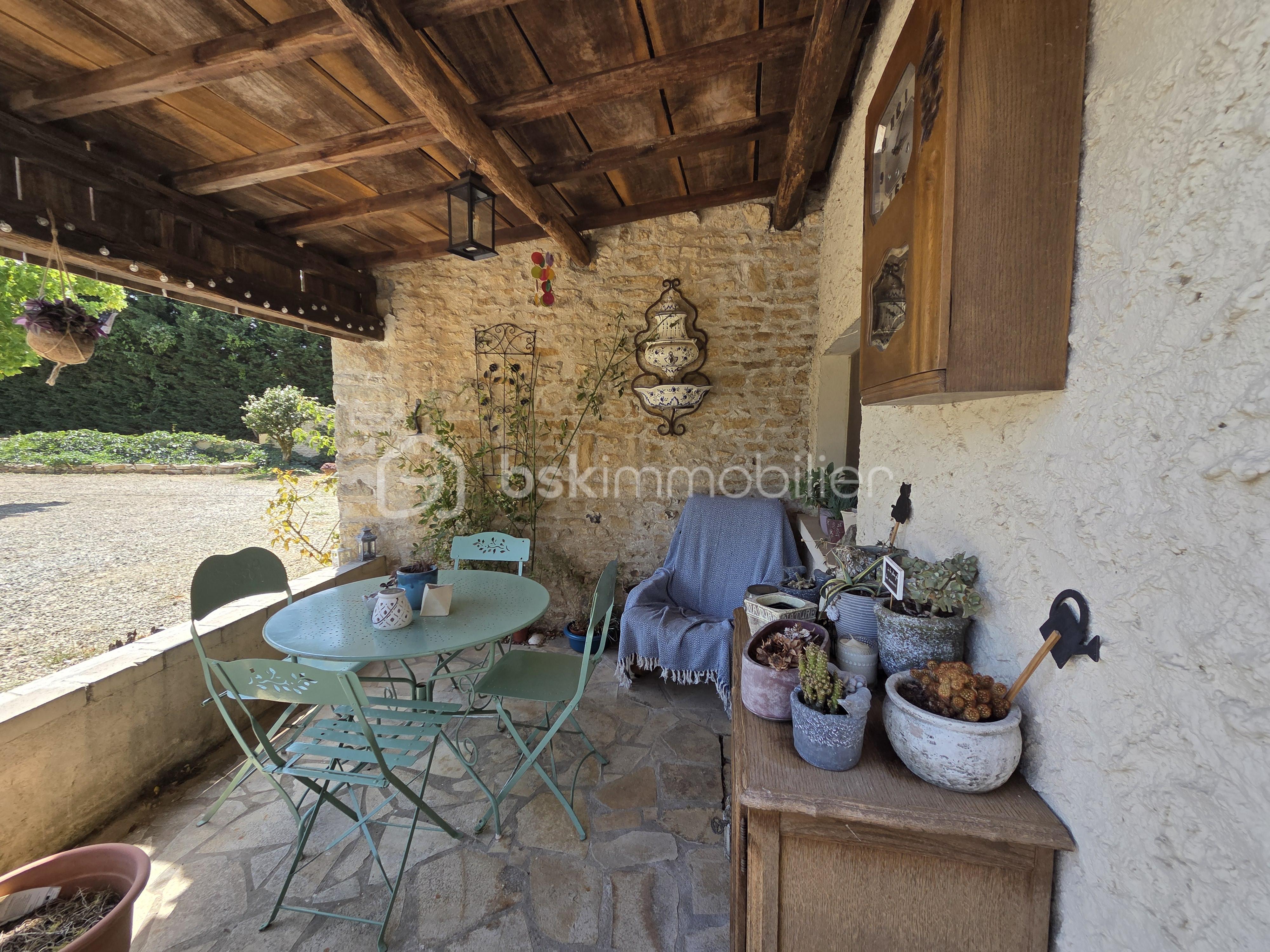 Maison ancienne de 220 m² - patio 2.jpg