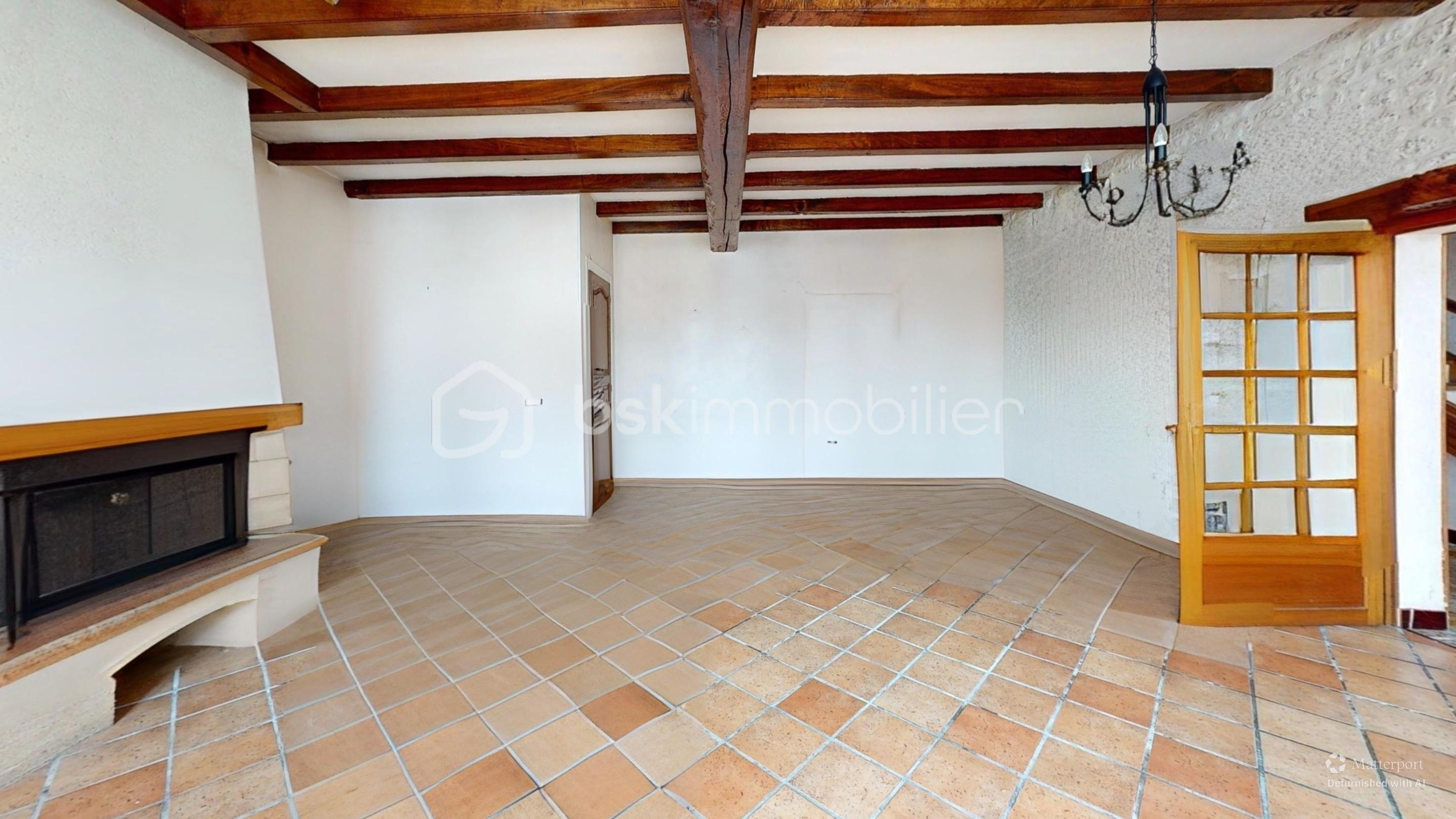 Maison de 180 m² - Maison-Jarnac-Living-Room-Defurnished.jpg