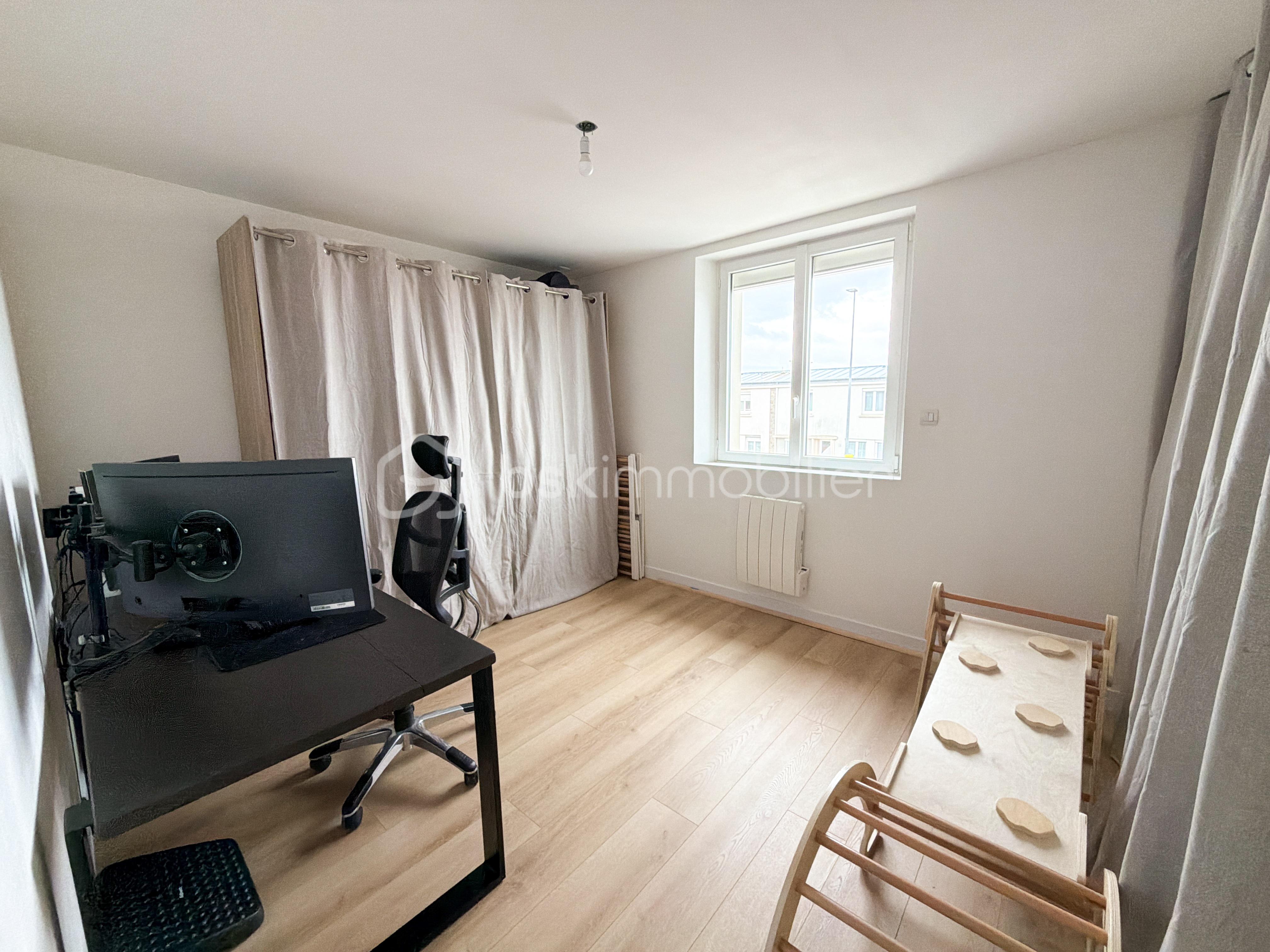 chambre 2 bureau.JPG