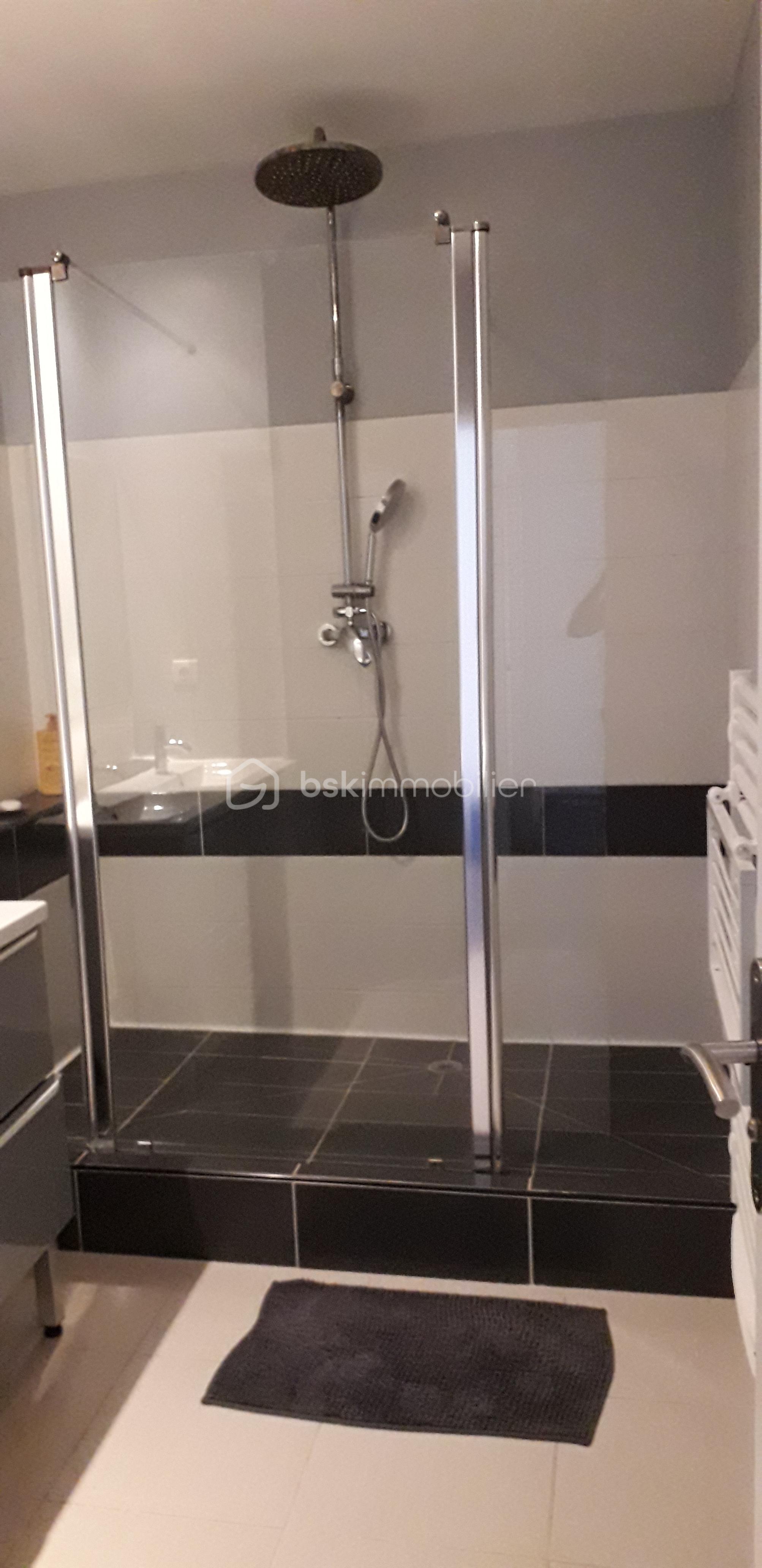 Appartement de 83 m² - douche.jpg