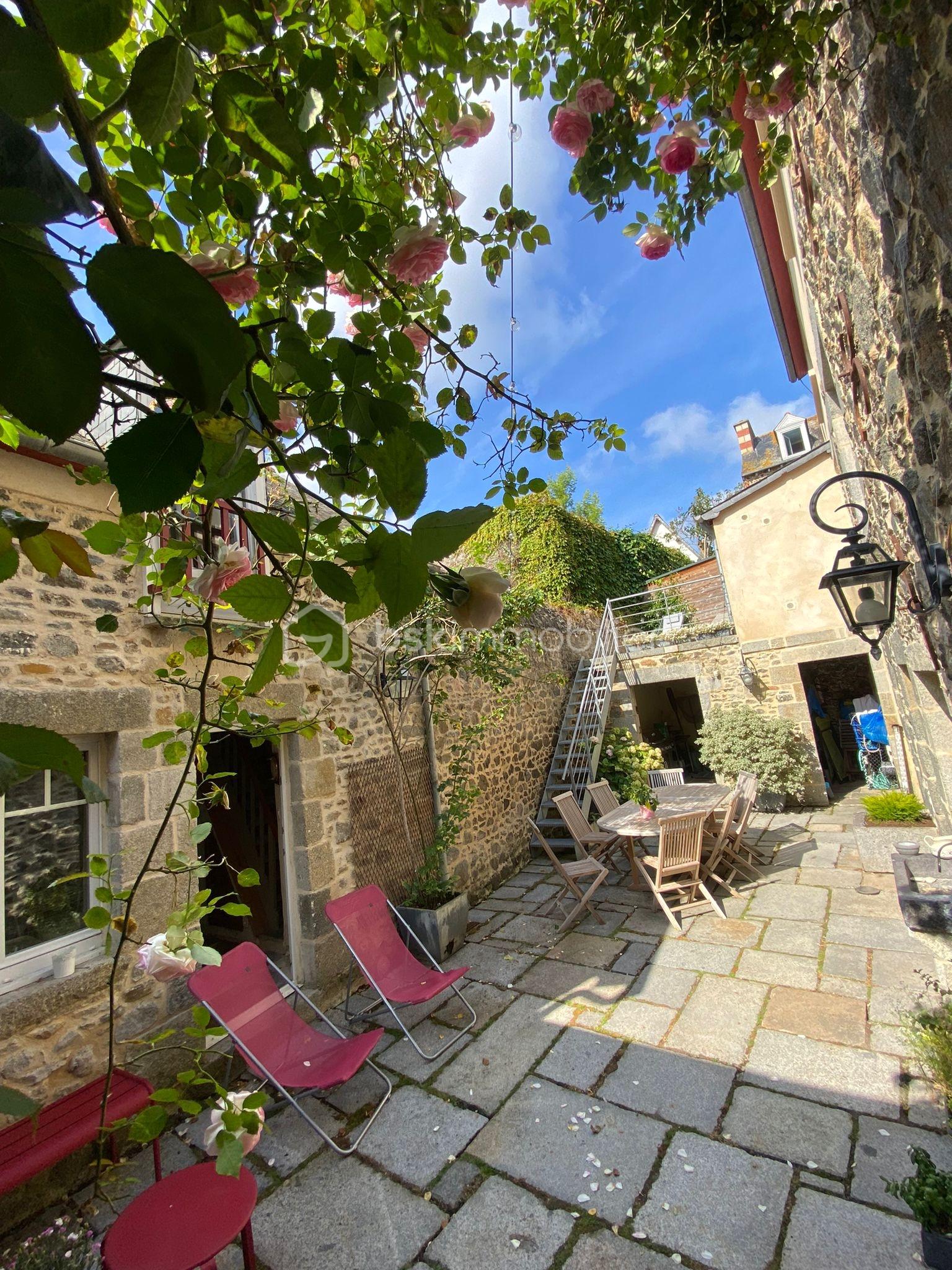 Maison en pierre de 180 m² - IMG-20250803-WA0018.jpg