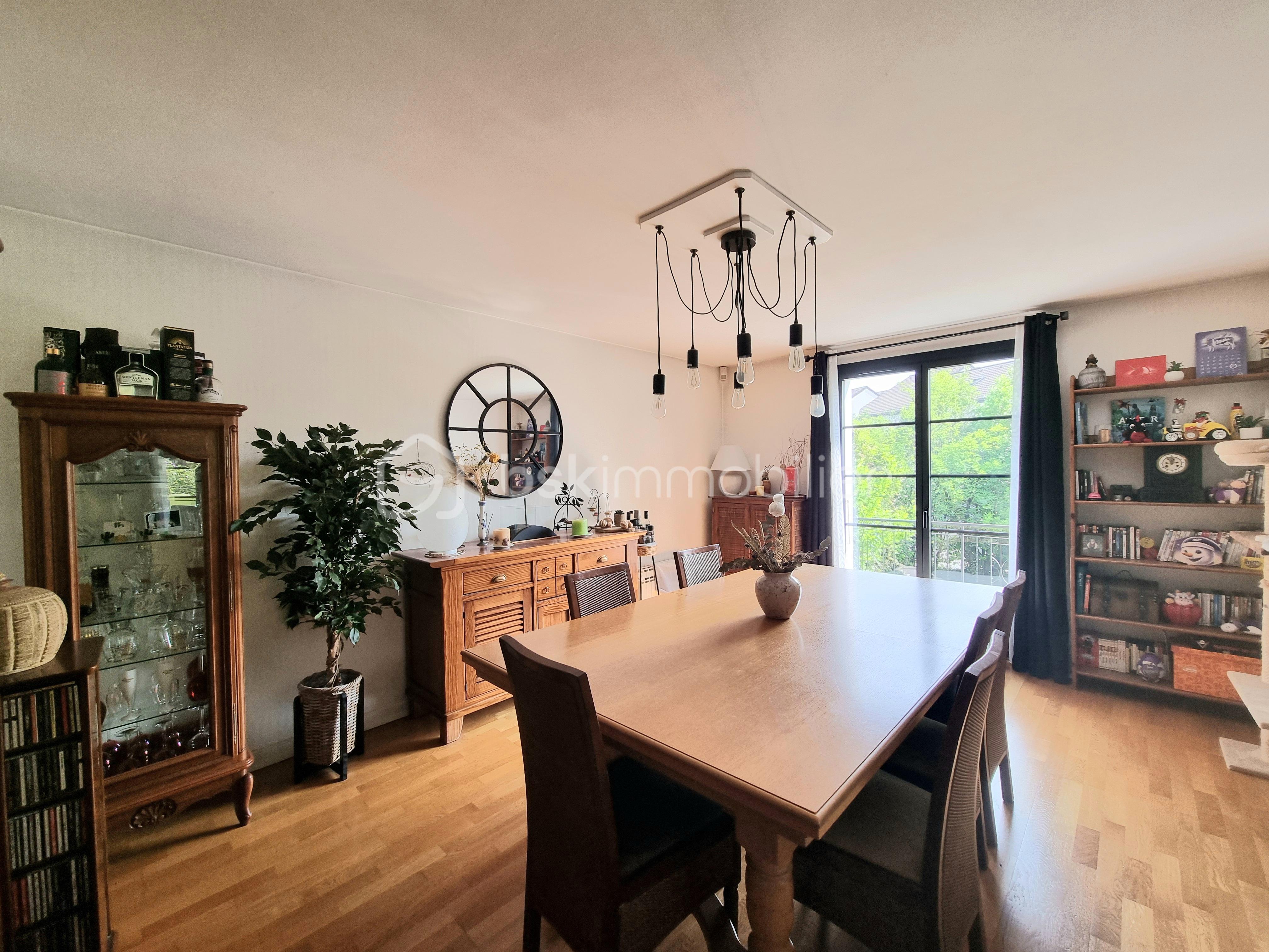 Maison traditionnelle de 193 m² - salle à manger.jpg