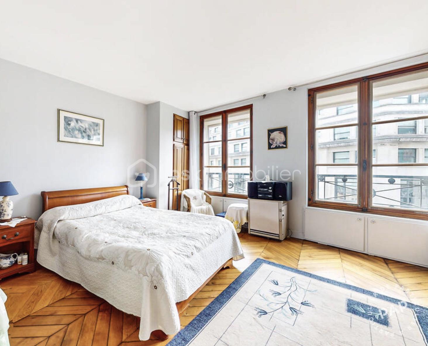 Appartement de 80 m² - chambre rue de montmartre.jpg