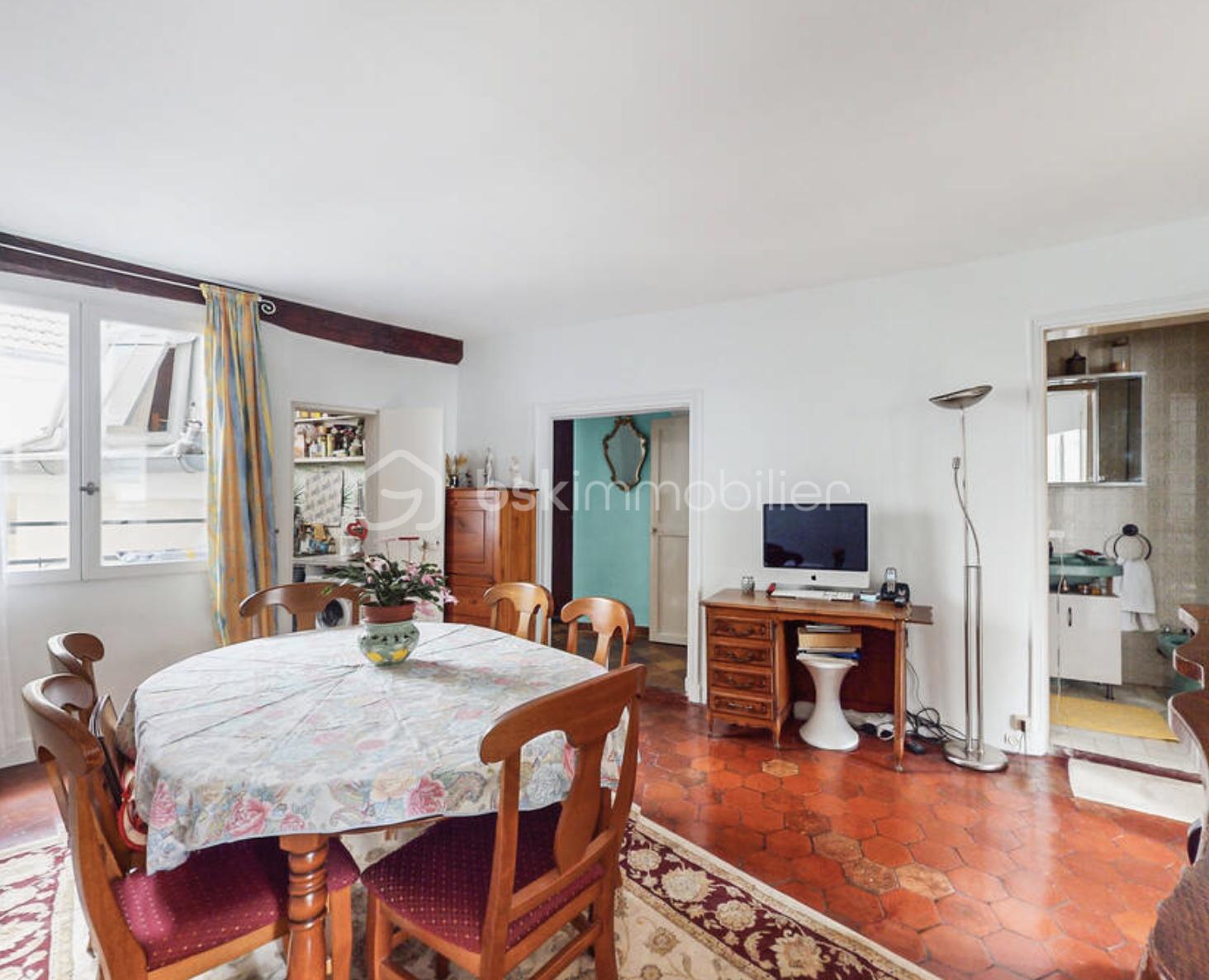 Appartement de 80 m² - salla à manger rue de montmartre.jpg