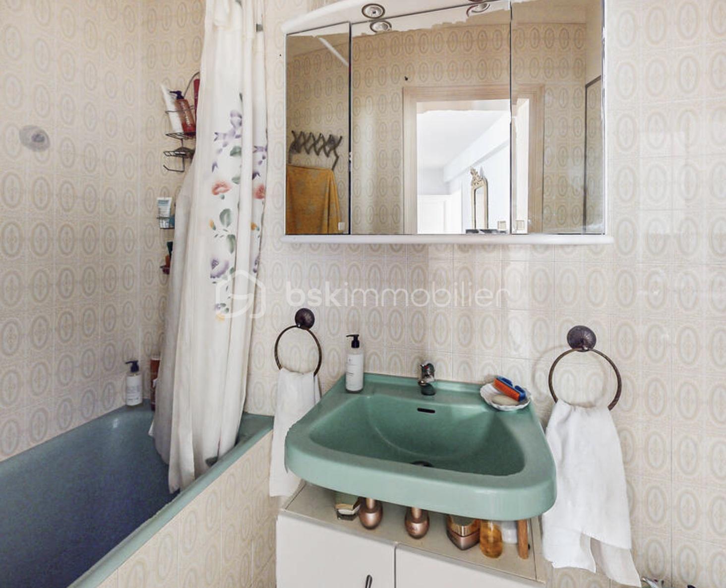 Appartement de 80 m² - sdb rue de montmartre.jpg