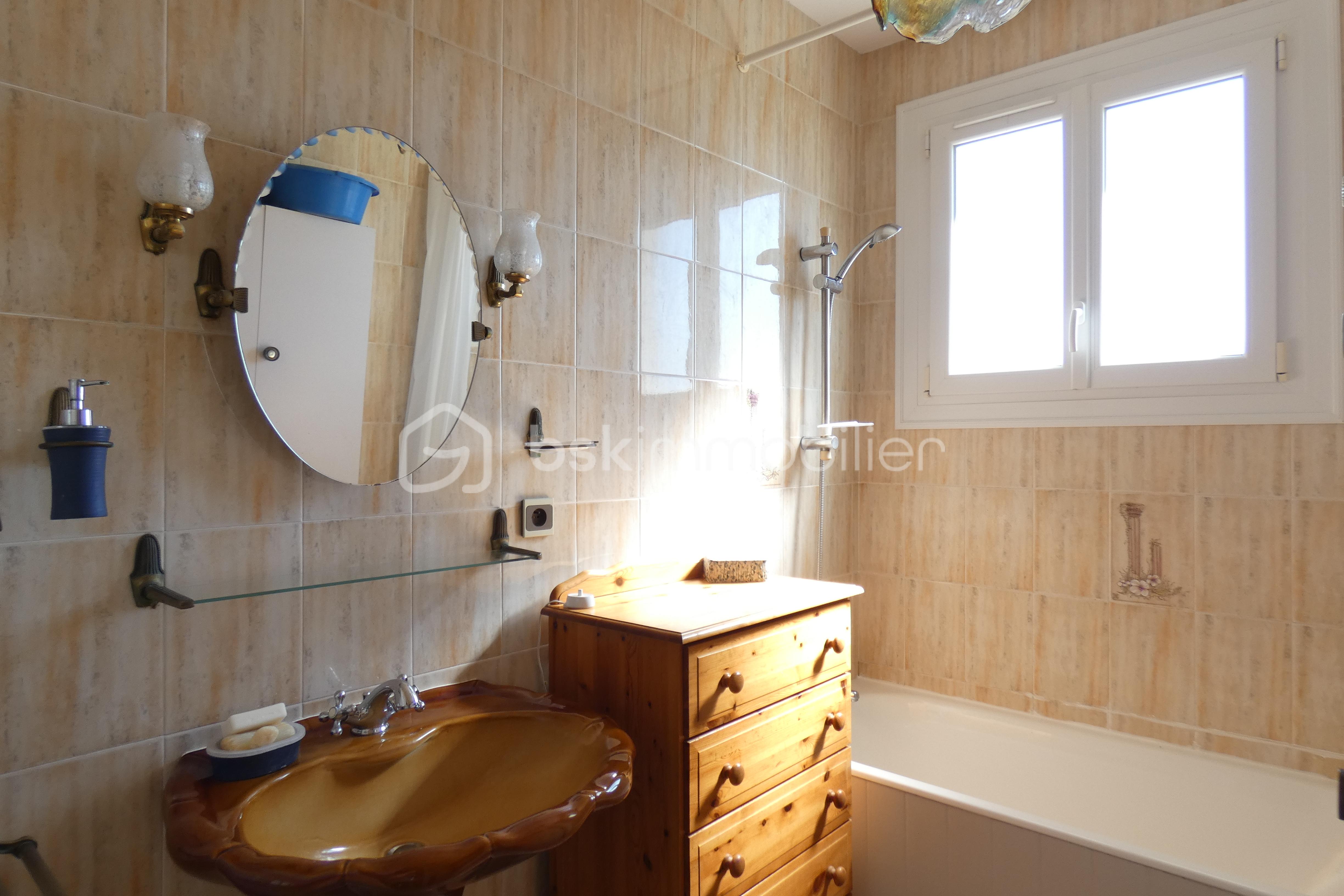 Maison de village de 99 m² - sdb.JPG
