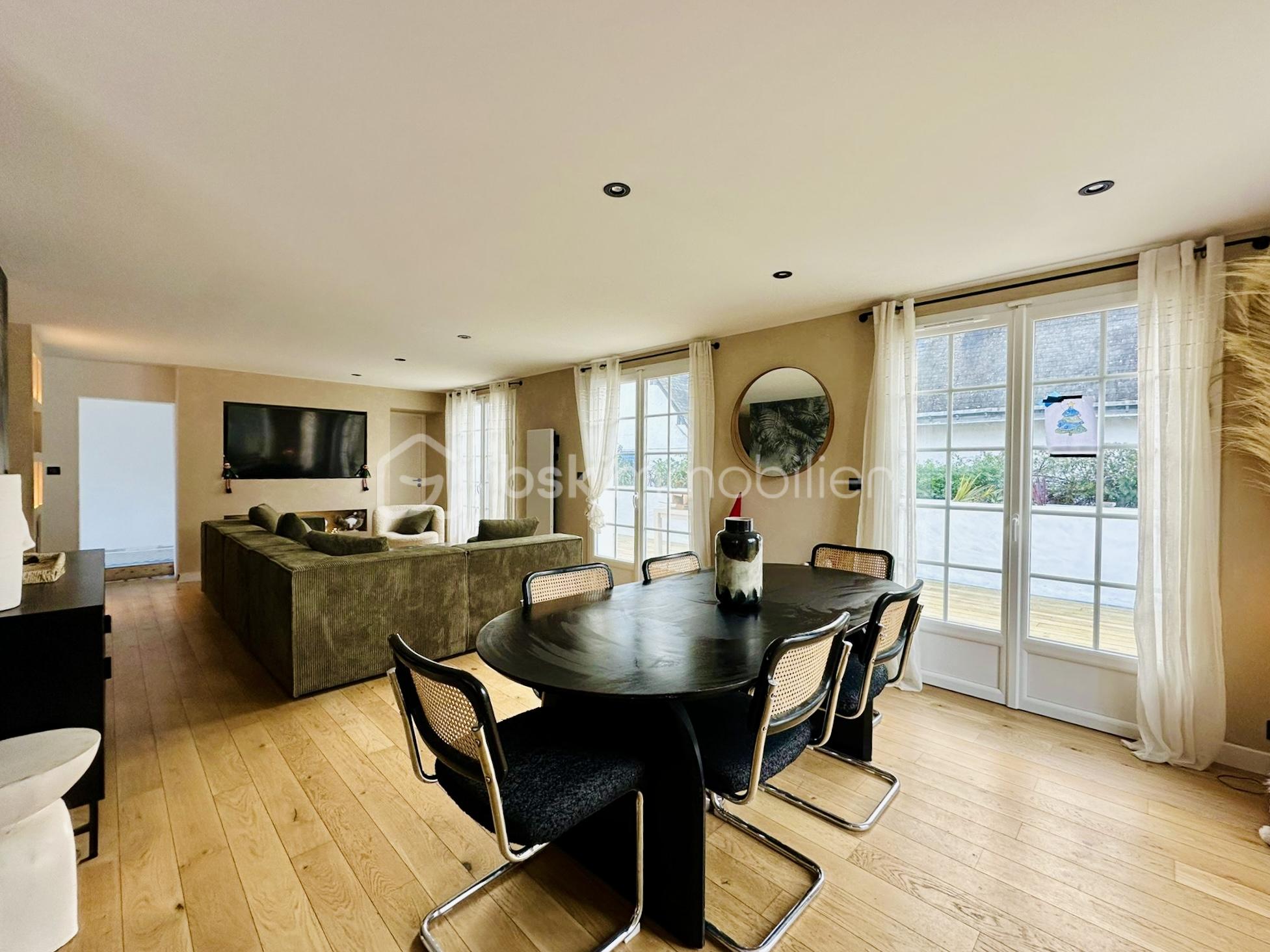 Pavillon de 130 m² - 8134ec95-b381-4dc6-aa02-2fbc1daf121f.jpg