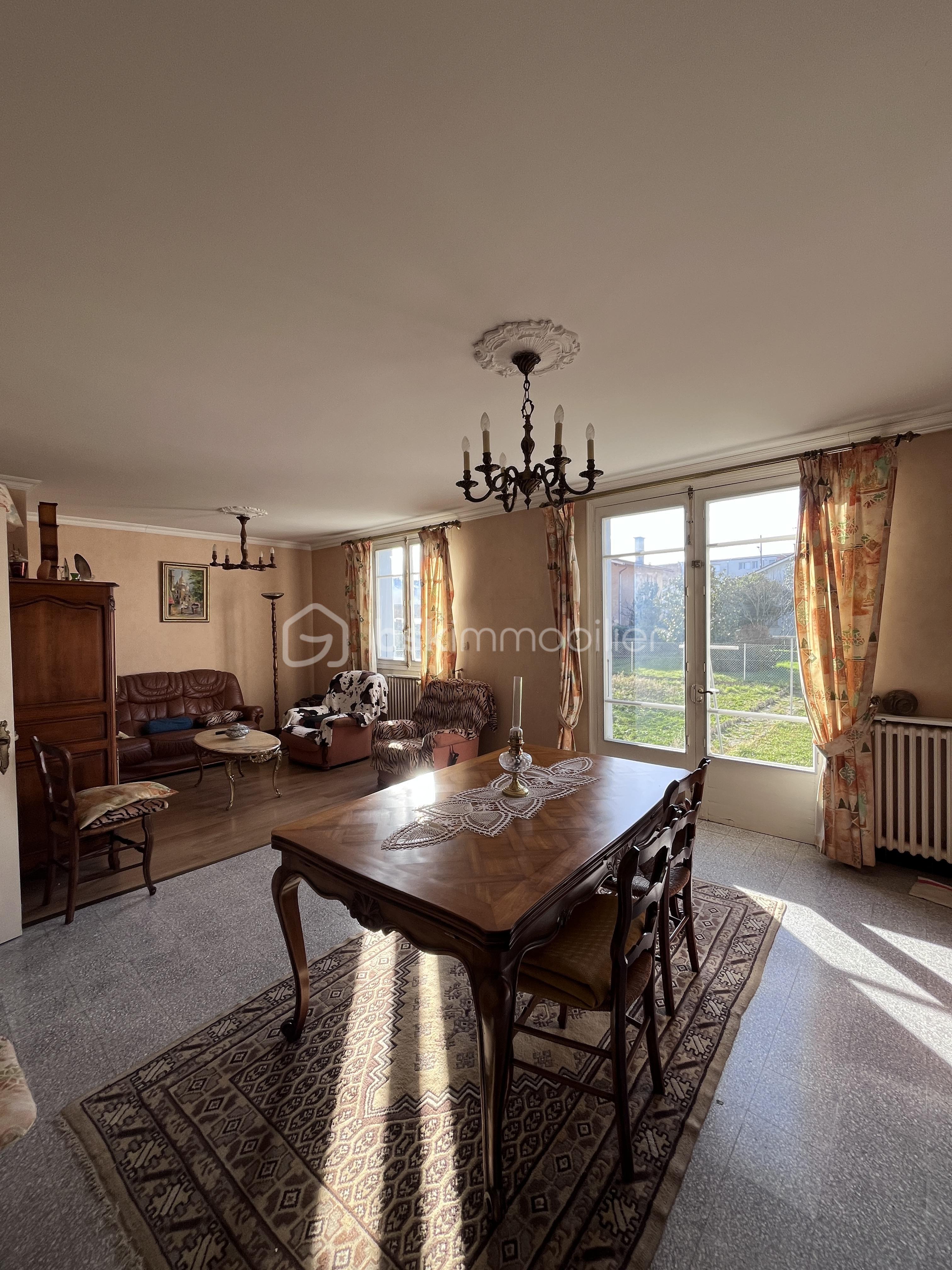 Maison de 94,07 m² - salon.JPG