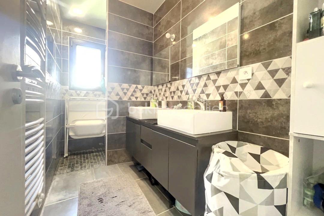 Maison contemporaine de 85 m² - 58D9252D-D7E3-B43F-EFFA-7B5872CC7C33.jpg