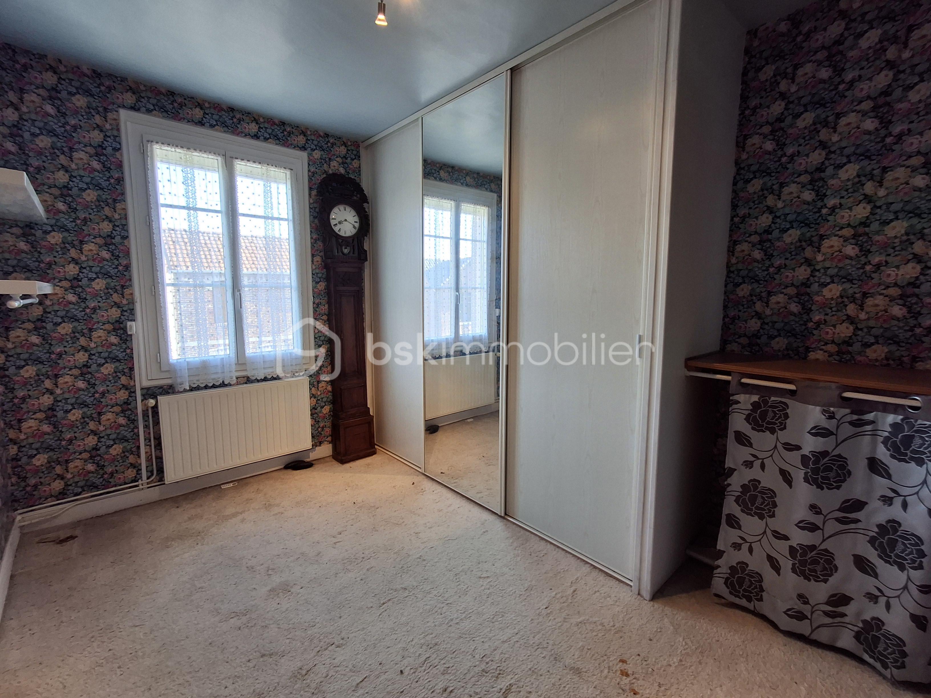 Chambre 1er penderie 2.png