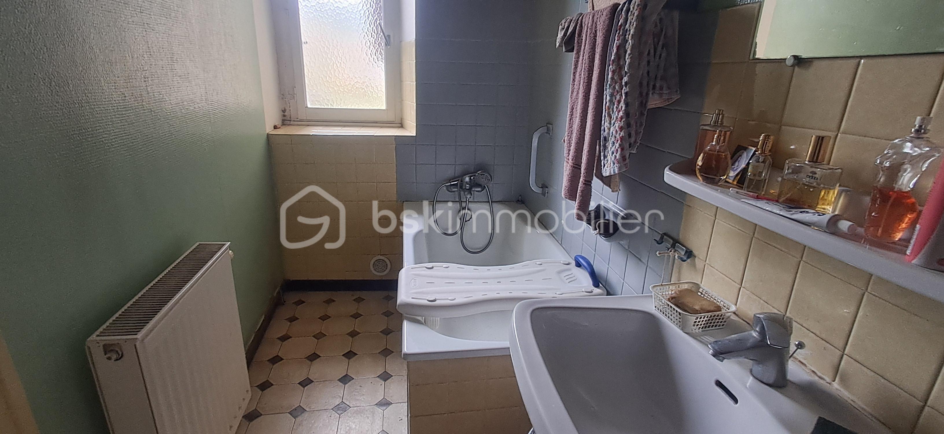 Maison de 85 m² - Maison La Frette 88 Rte de LCSA SDB 1.jpg