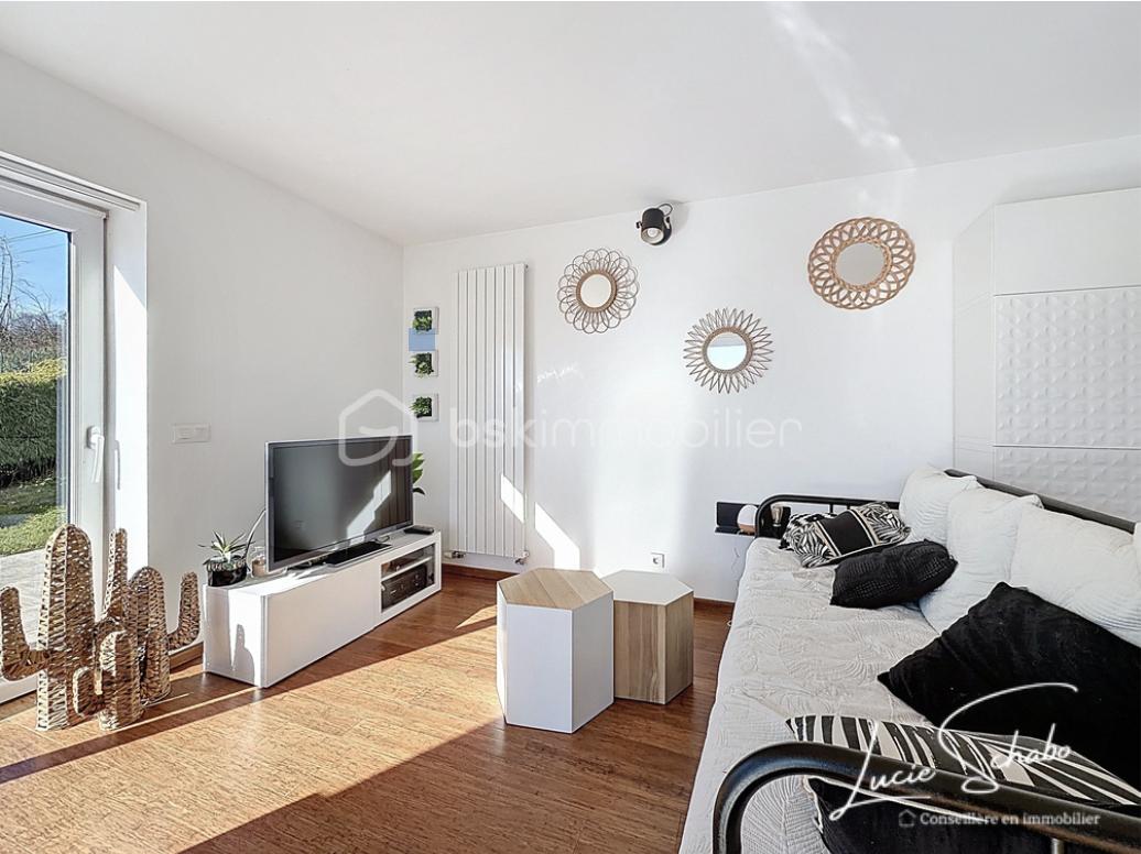 Maison Martenex salon.png