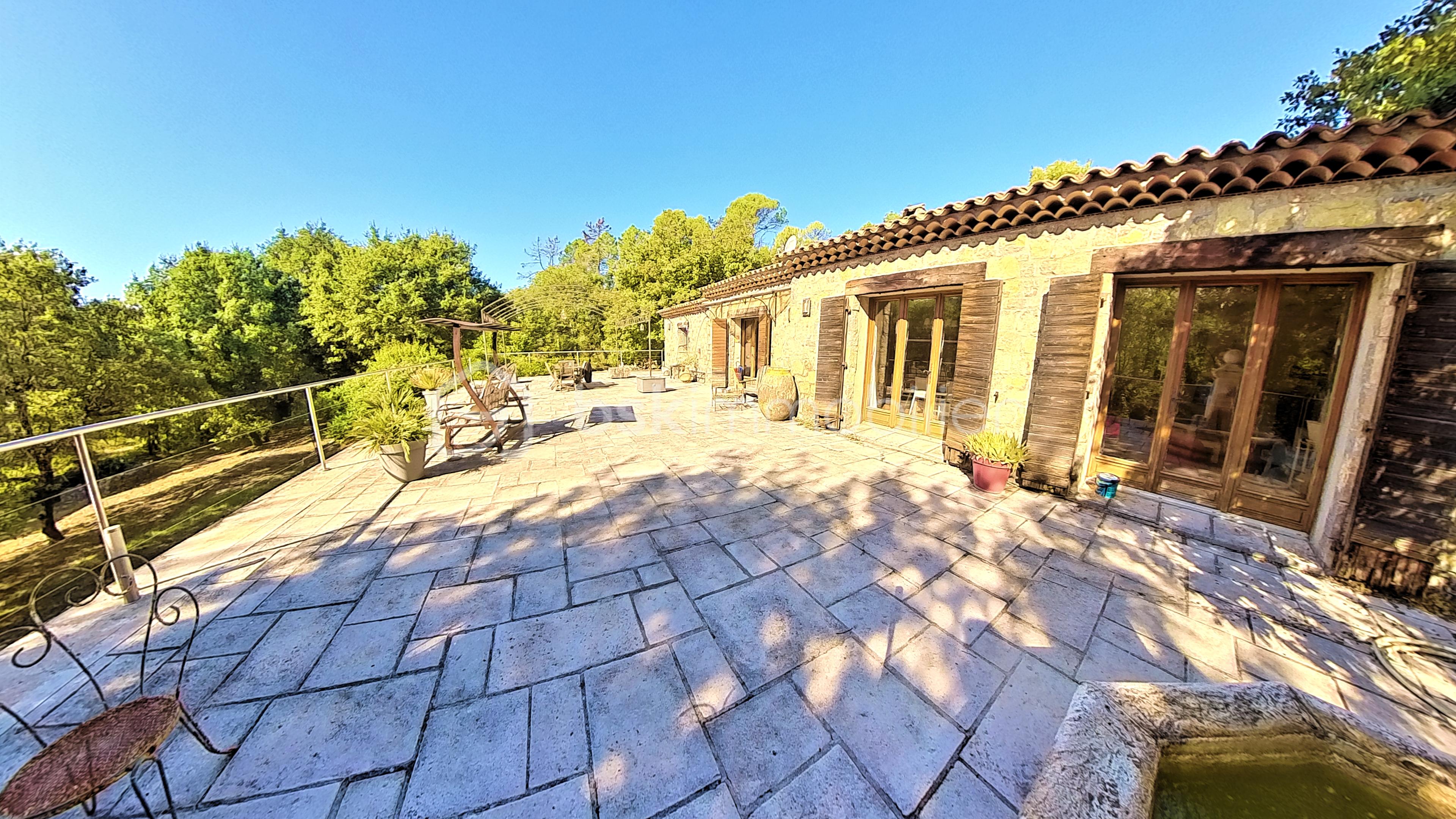 Maison provencale de 210 m² - terrasseok.jpg