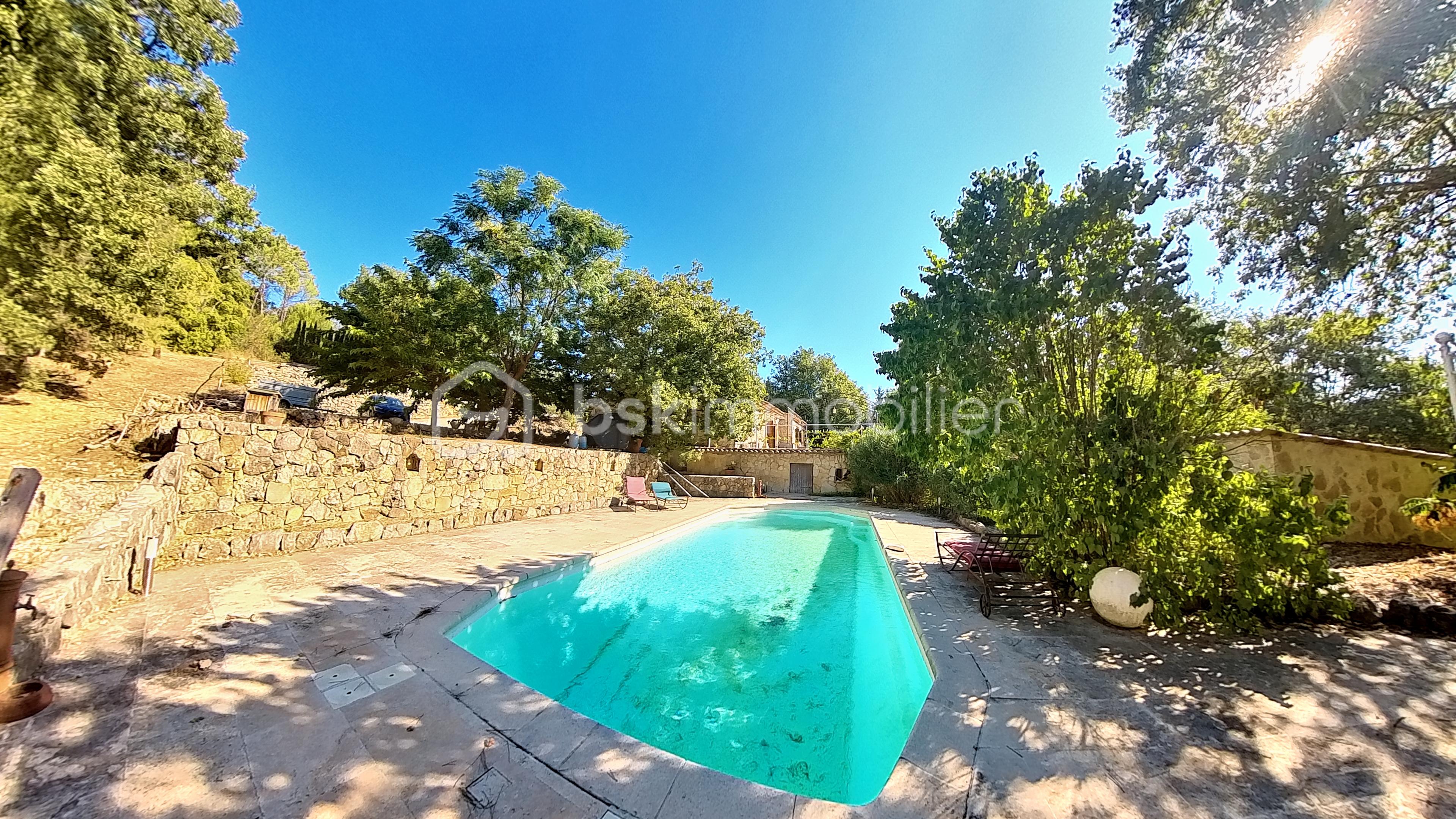 Maison provencale de 210 m² - piscine.jpg