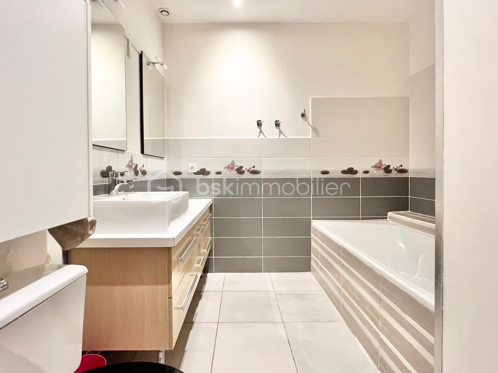 Maison traditionnelle de 120 m² - 6Kf0HKXg4radc0G9BvPBGJyDcX4CctVpX2ppoHHI.jpg