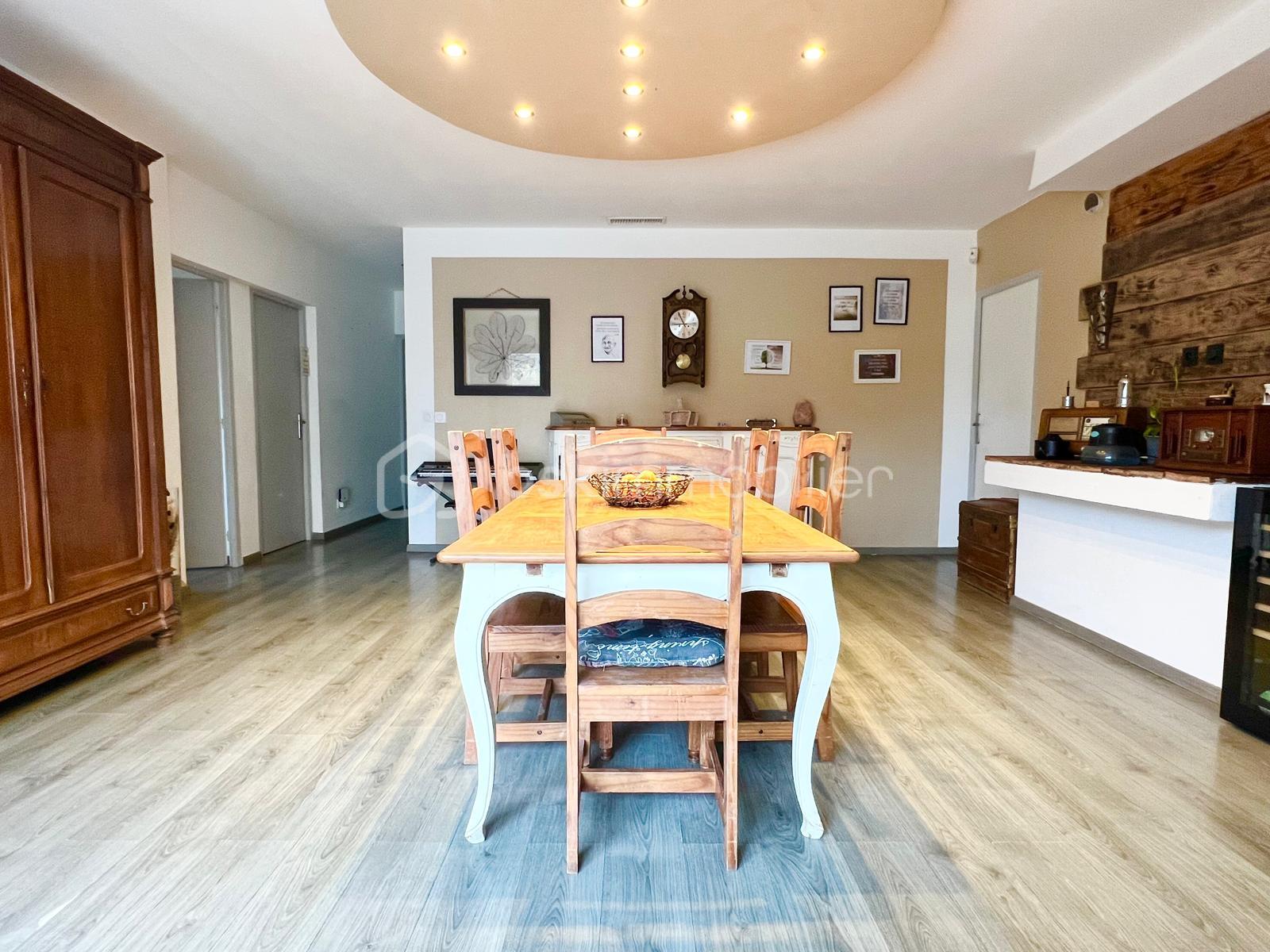 Maison traditionnelle de 120 m² - PhKkXJC3agTUp3SQZT8RZBqtd2Tis6CdT5NjMxzW.jpg