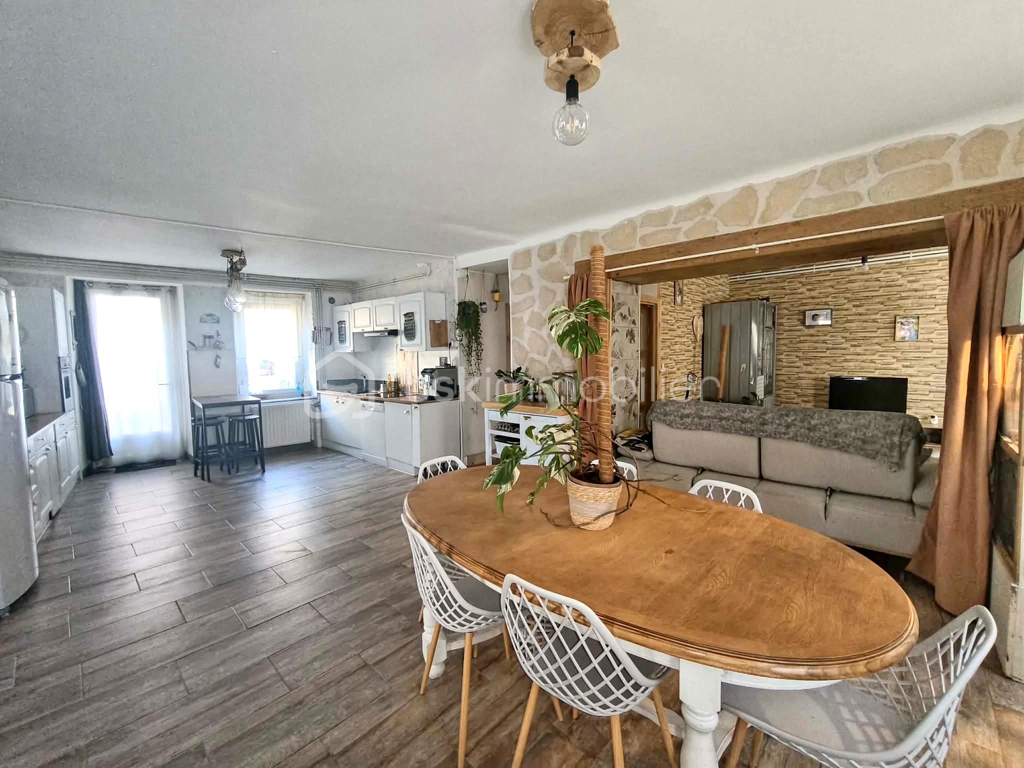 Maison en pierre de 230 m²